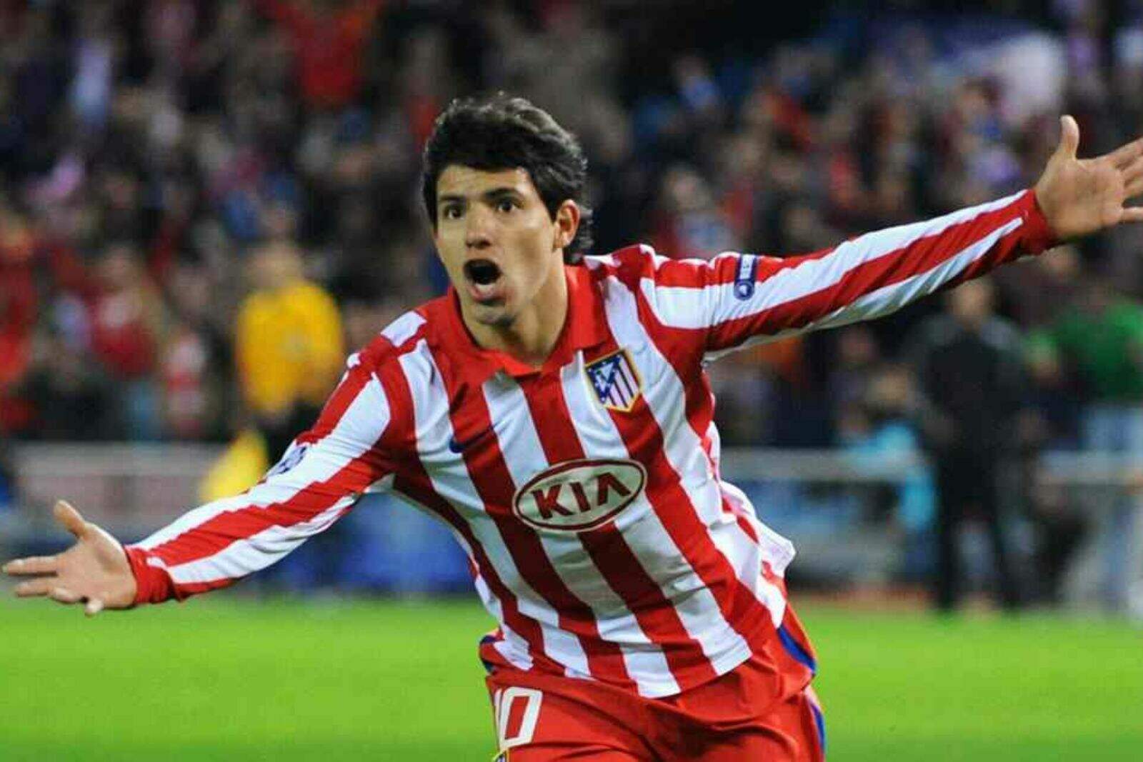 El Kun celebrando un gol