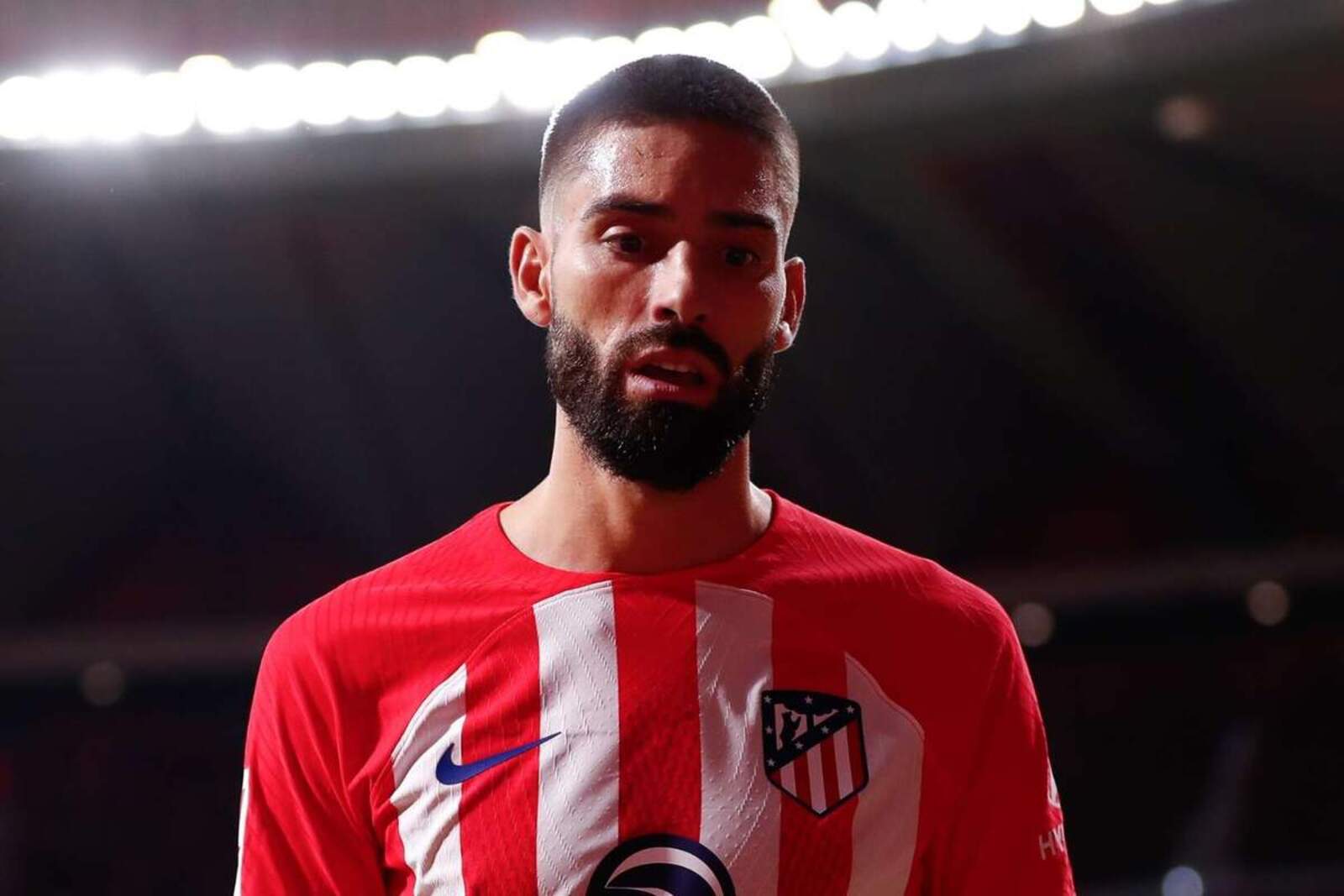 Yannick Carrasco, en medio de rumores sobre el Atlético, prepara su vuelta a Europa
