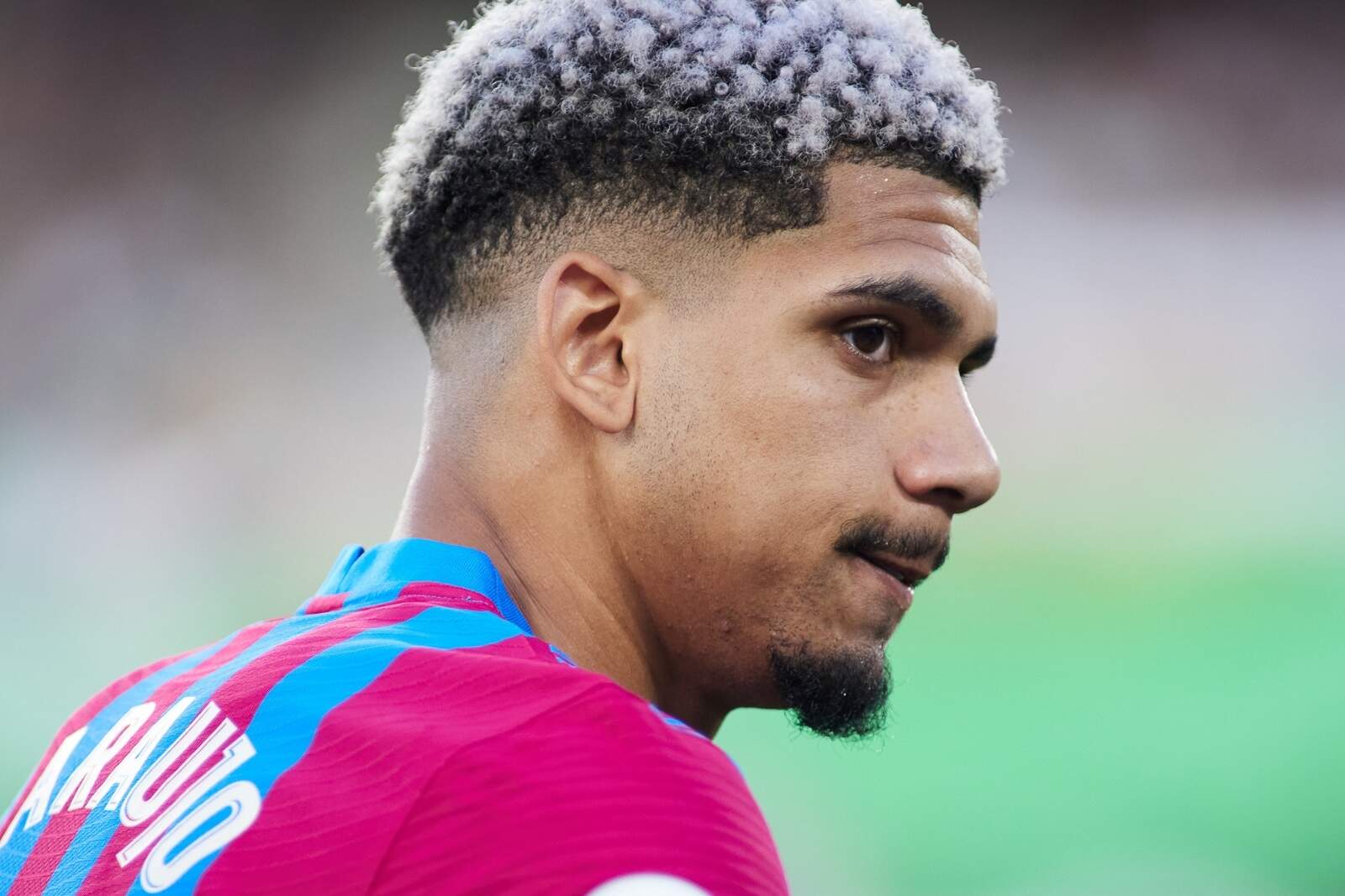 Ronald Araujo en un partido del Barça