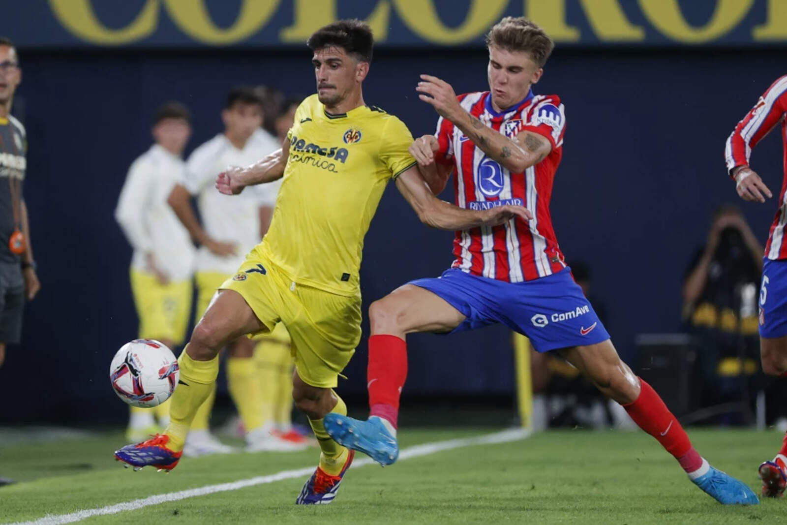 Pablo Barrios contra el Villarreal