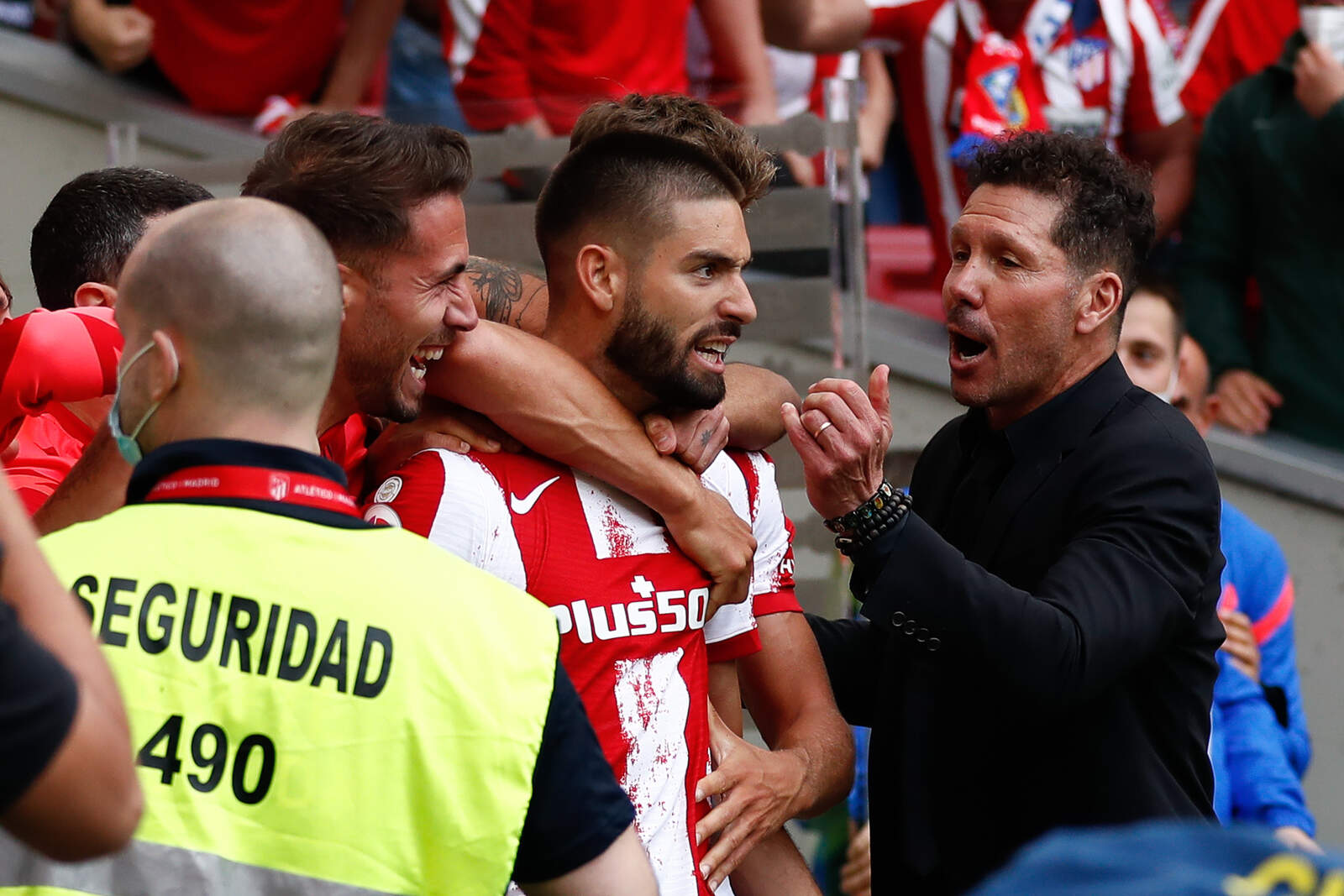 Yannick Carrasco dio una victoria agónica