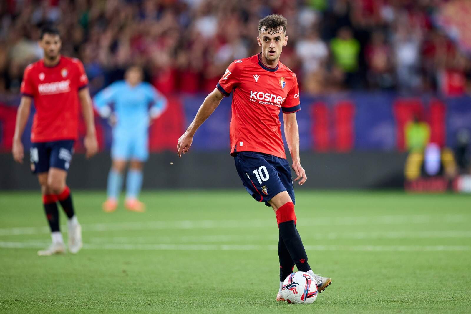 Aimar Oroz renueva con Osasuna