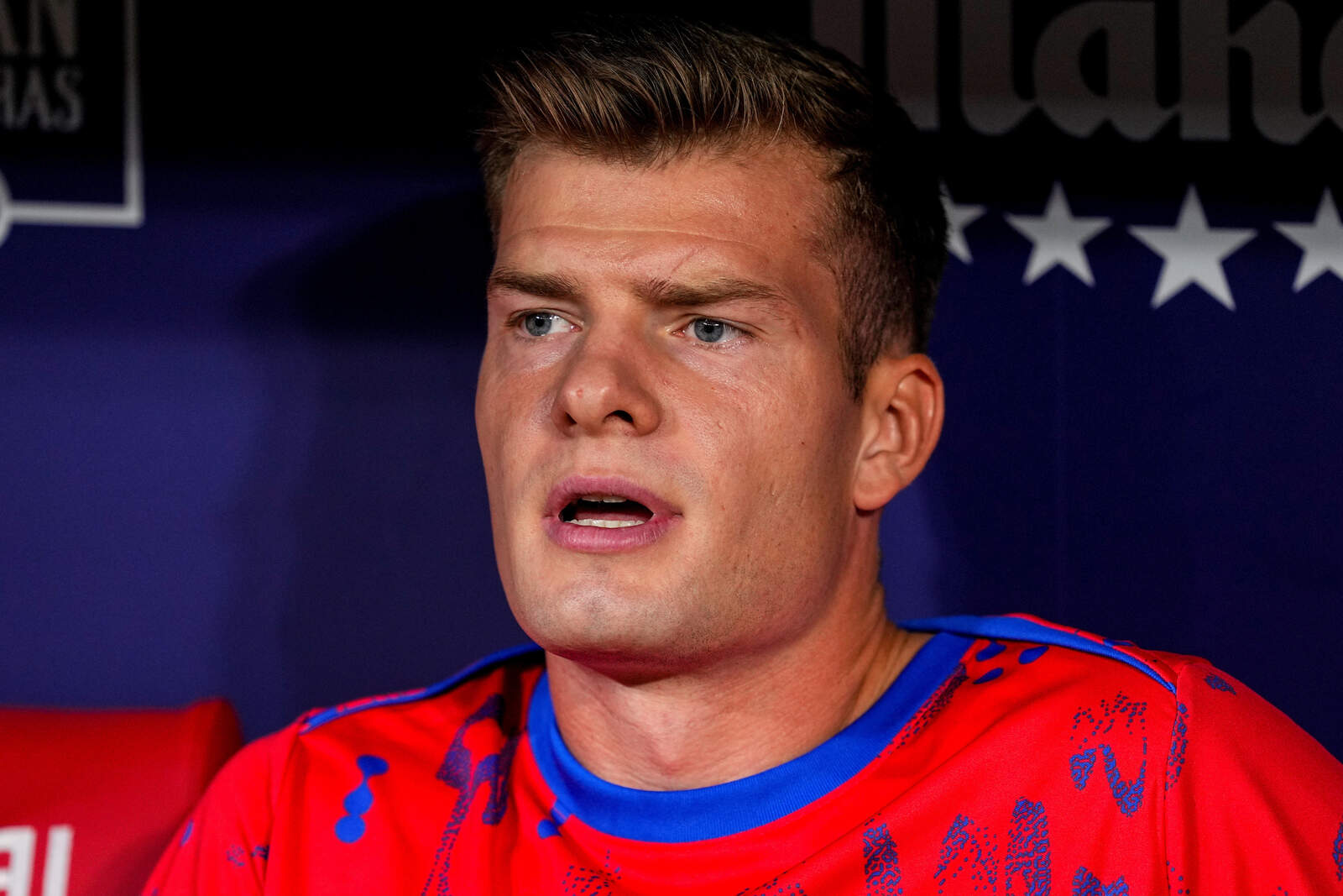 Alexander Sørloth en el banquillo