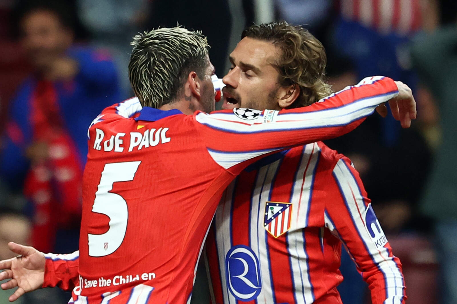 Rodrigo de Paul junto a Antoine Griezmann