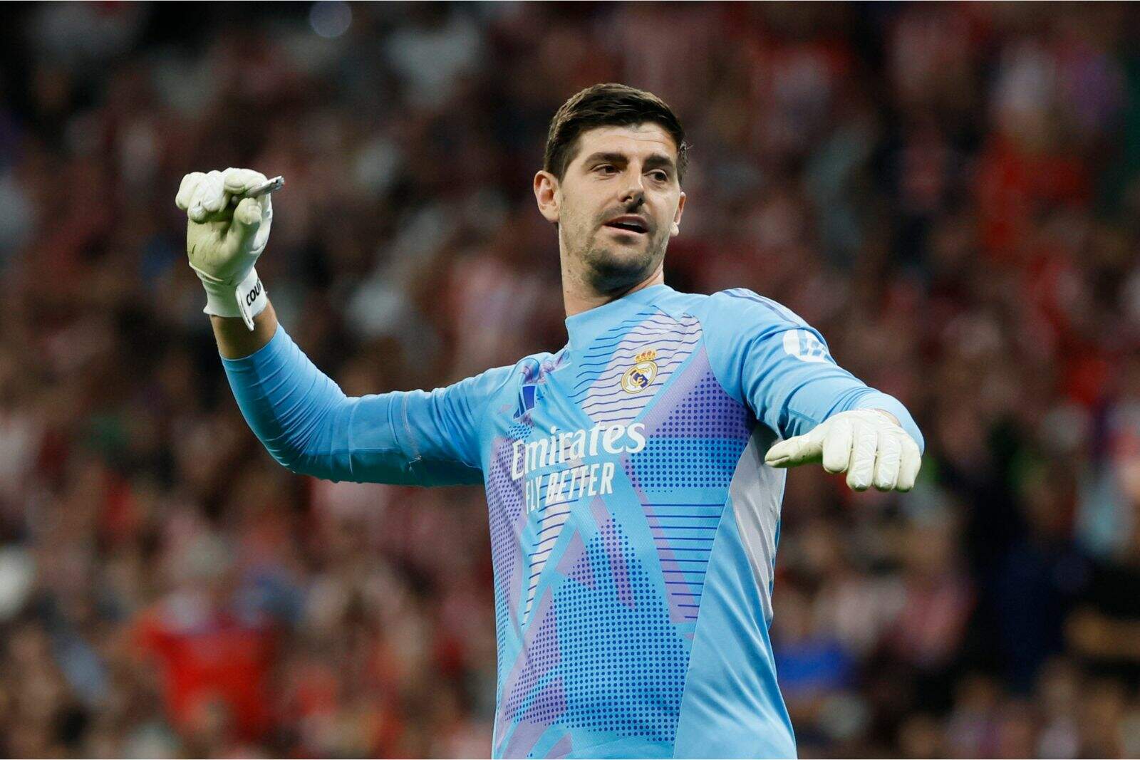 Courtois con un mechero en el derbi