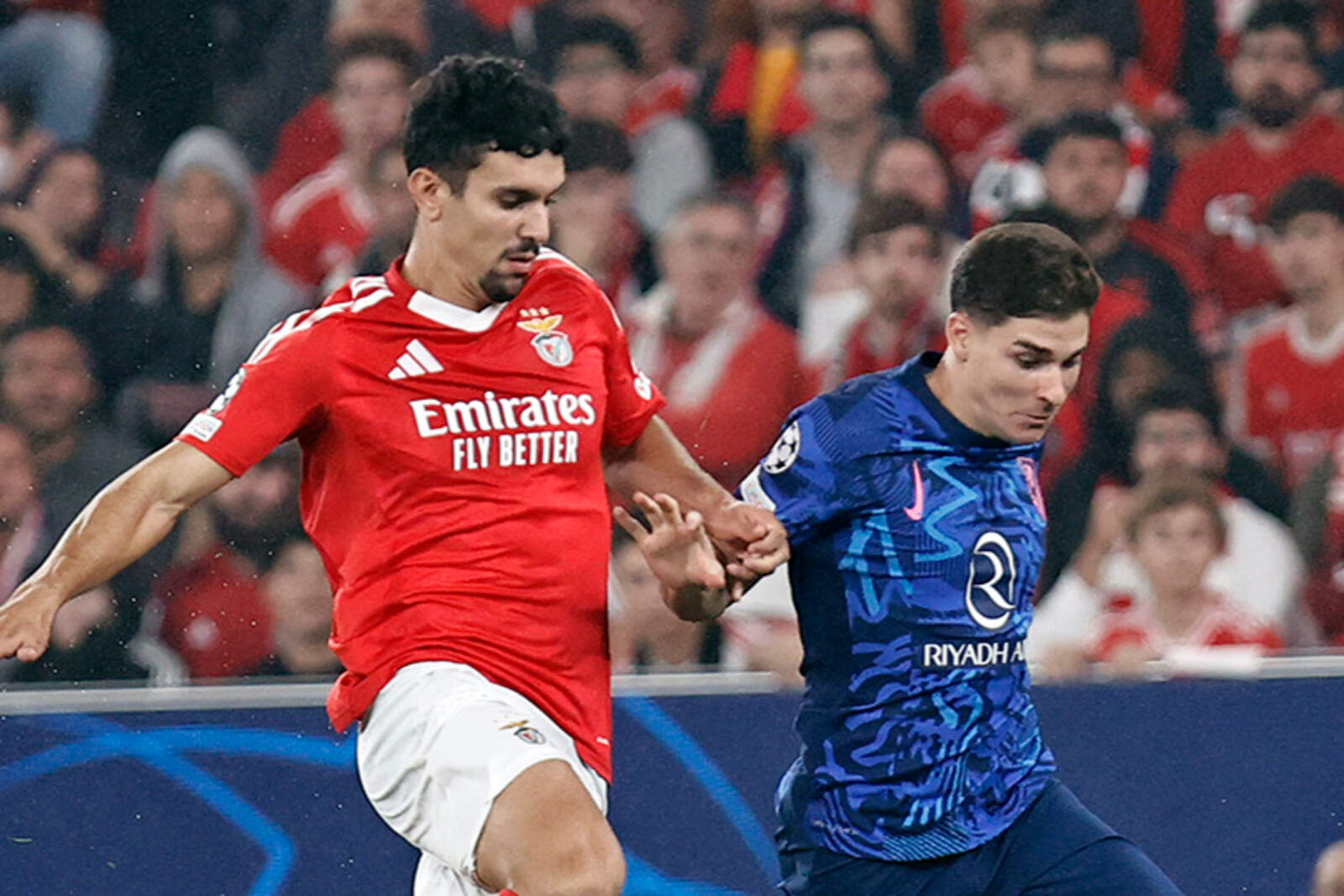 Julián Alvarez contra el Benfica
