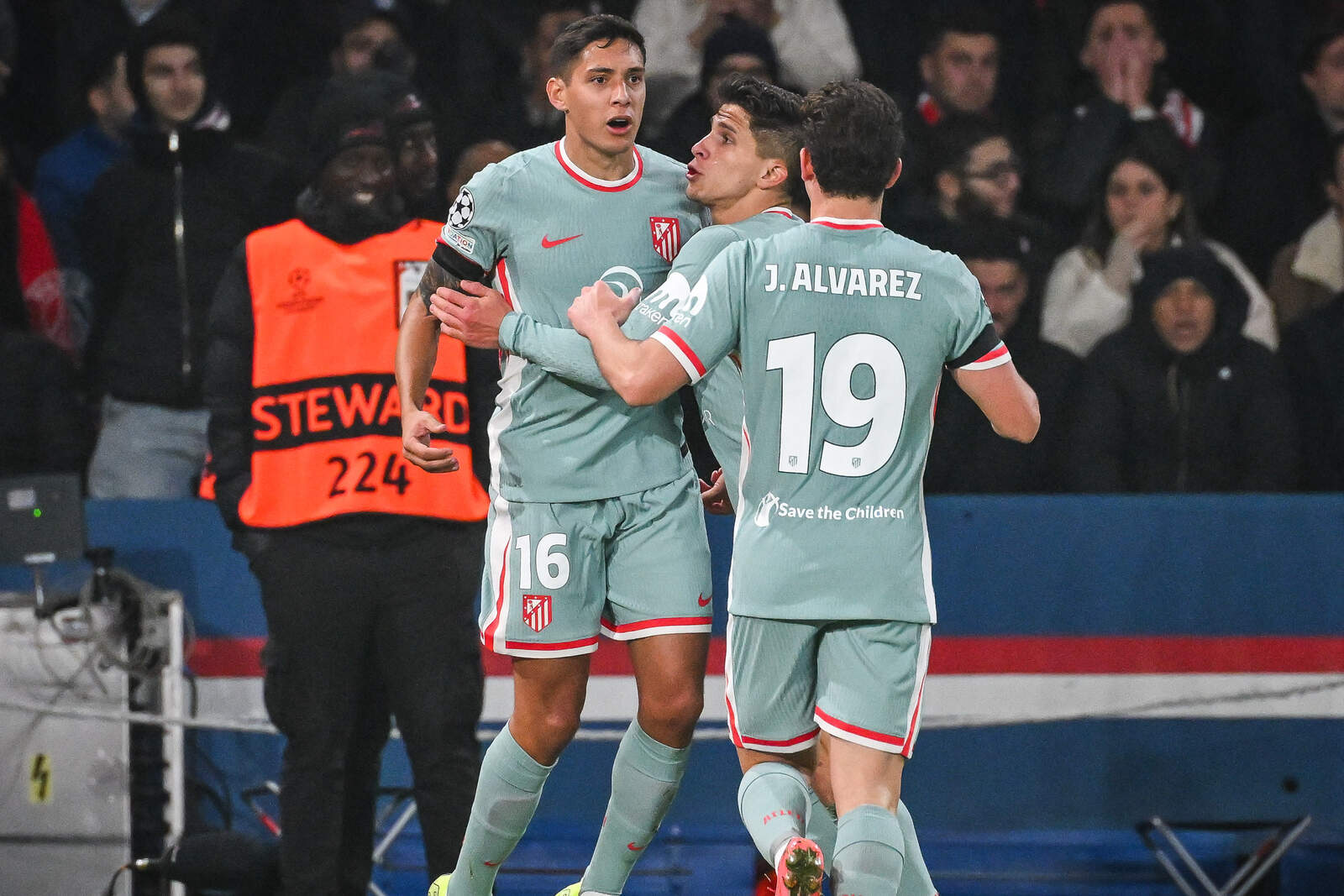 Nahuel Molina en un partido del Atlético