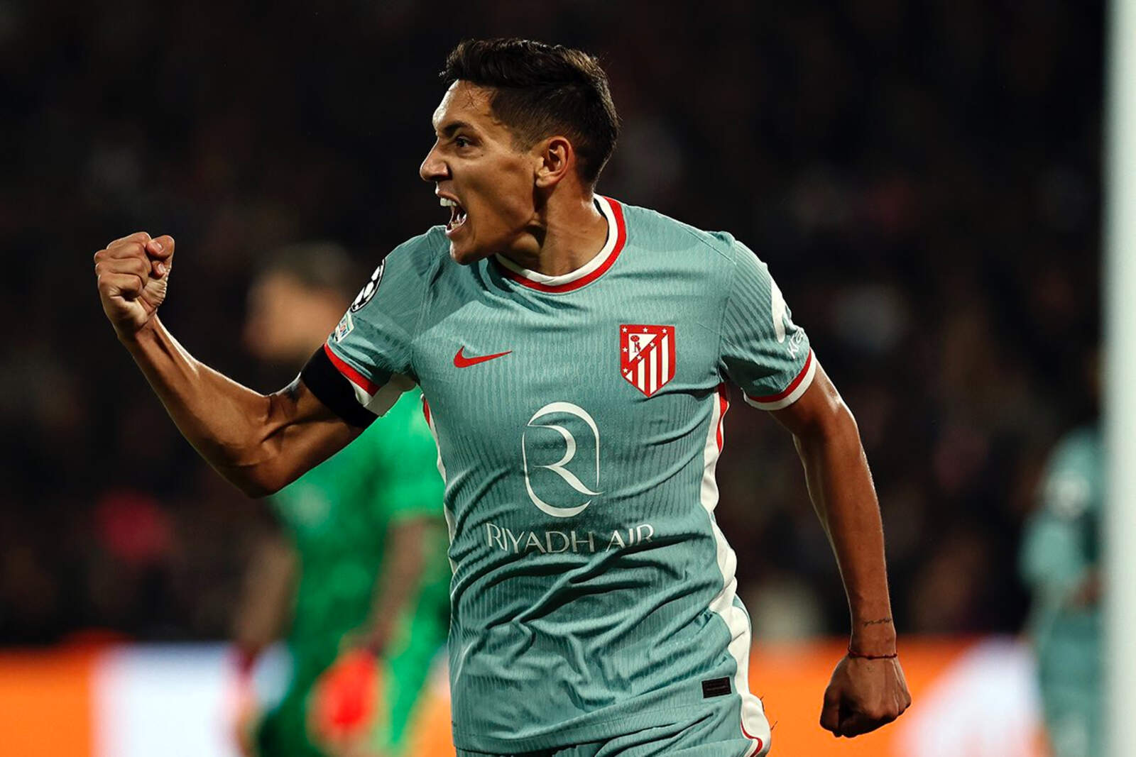 Molina celebrando su gol