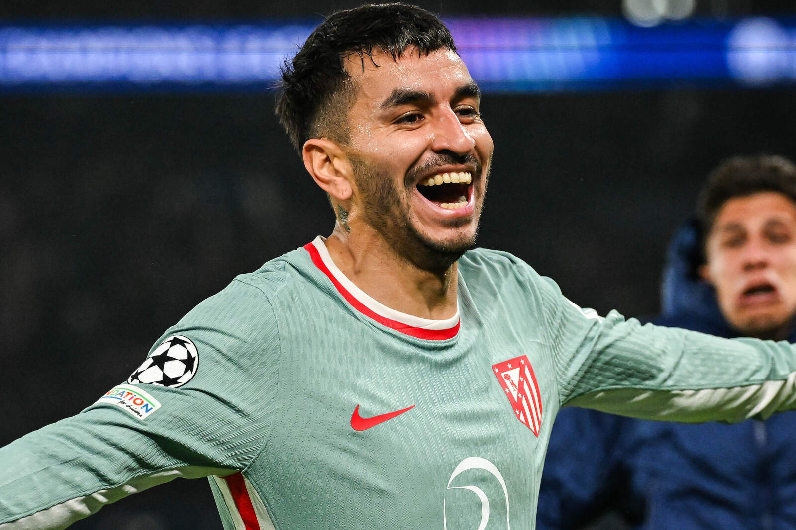 Correa celebrando su gol