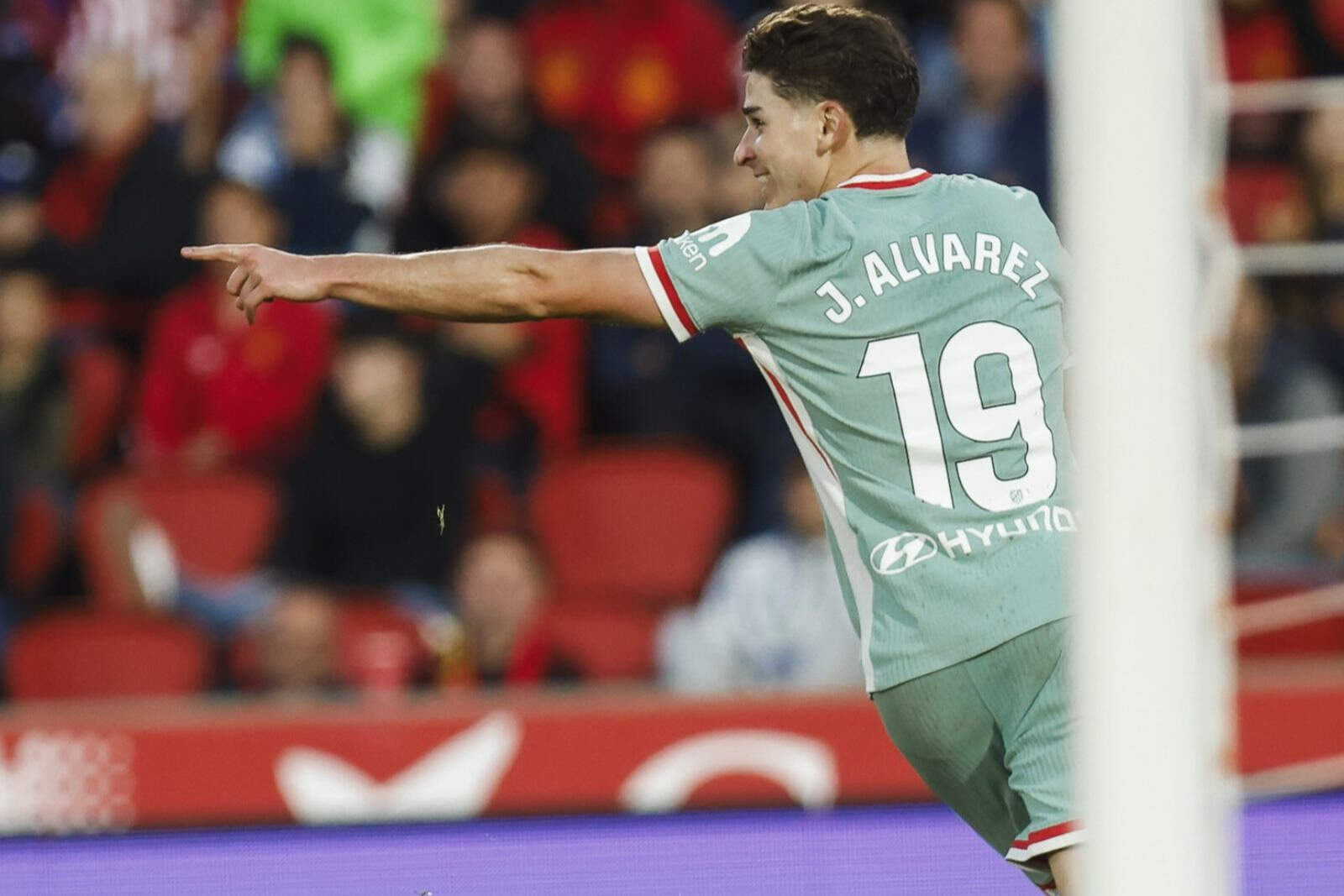 Julián celebrando su gol