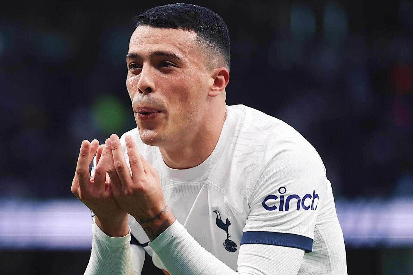 Pedro Porro también compareció ante los medios. | Fuente: (Tottenham Hotspur)