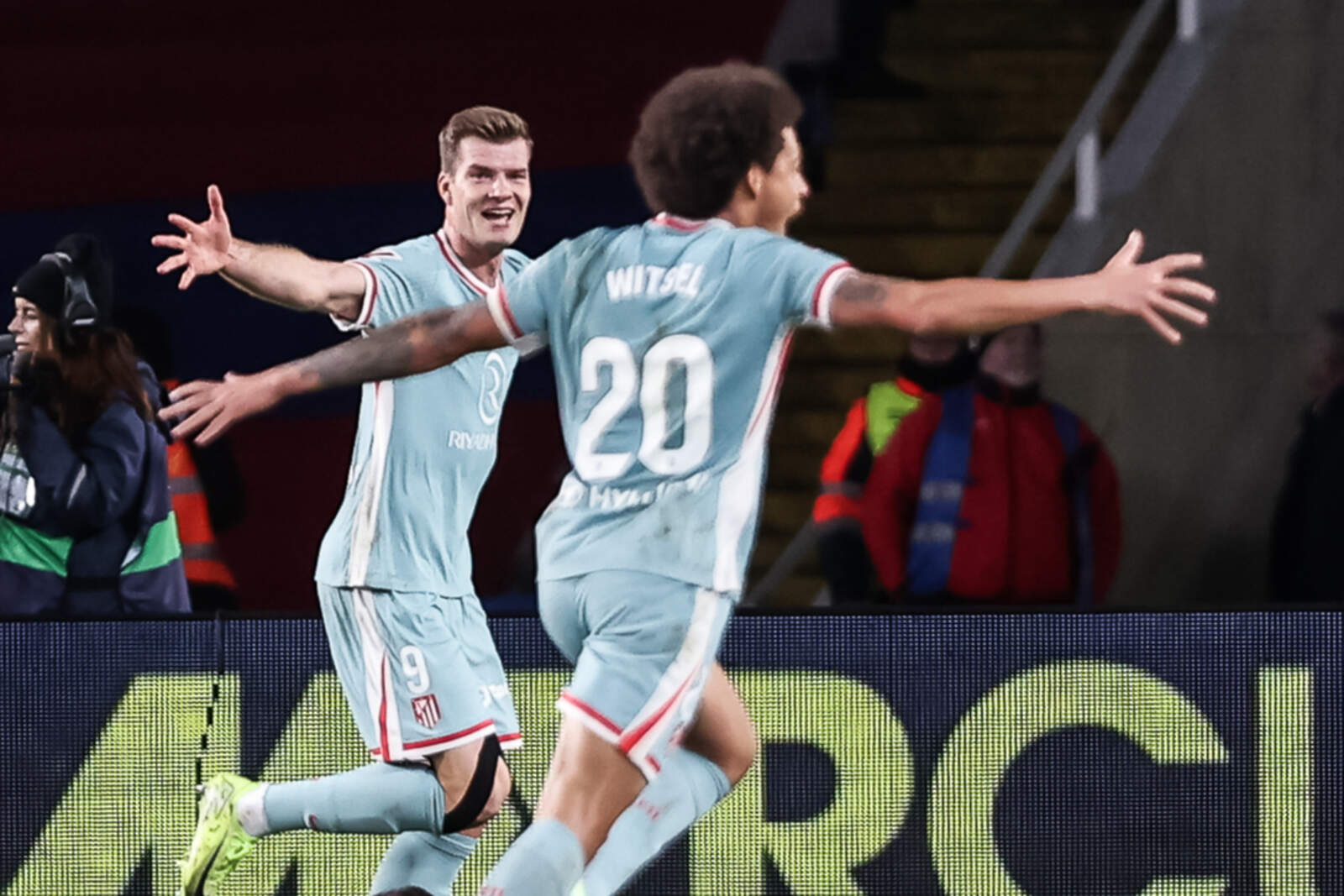 Sorloth celebrando un gol