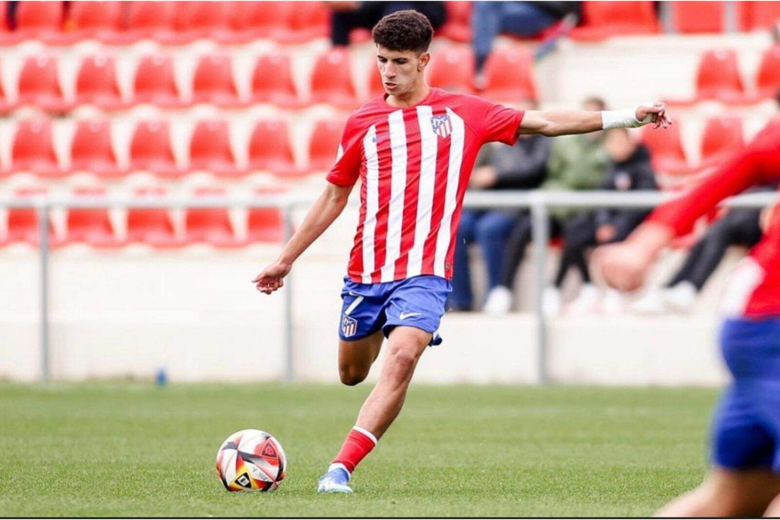 Rayane renueva con el Atlético. | Fuente: (@Atleti)