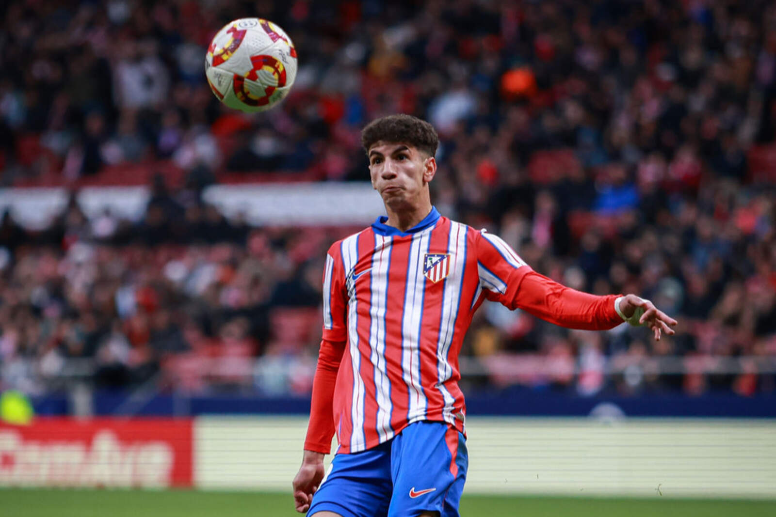 Rayane espera una oportunidad ante el Barça