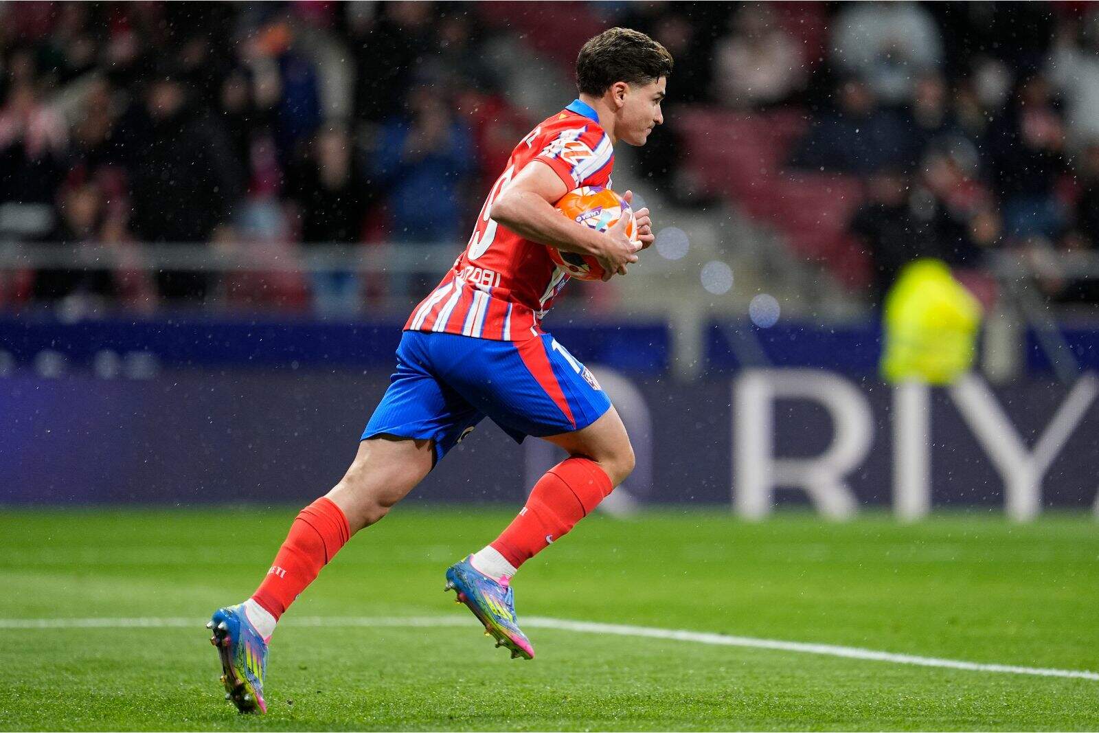 Julián Álvarez en un partido con el Atleti