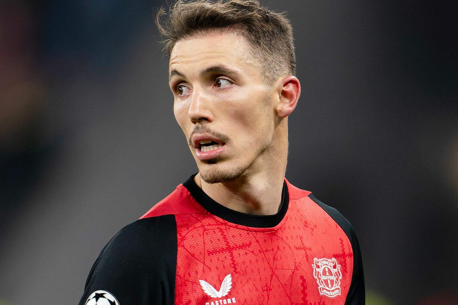 Alejandro Grimaldo con el Bayer Leverkusen