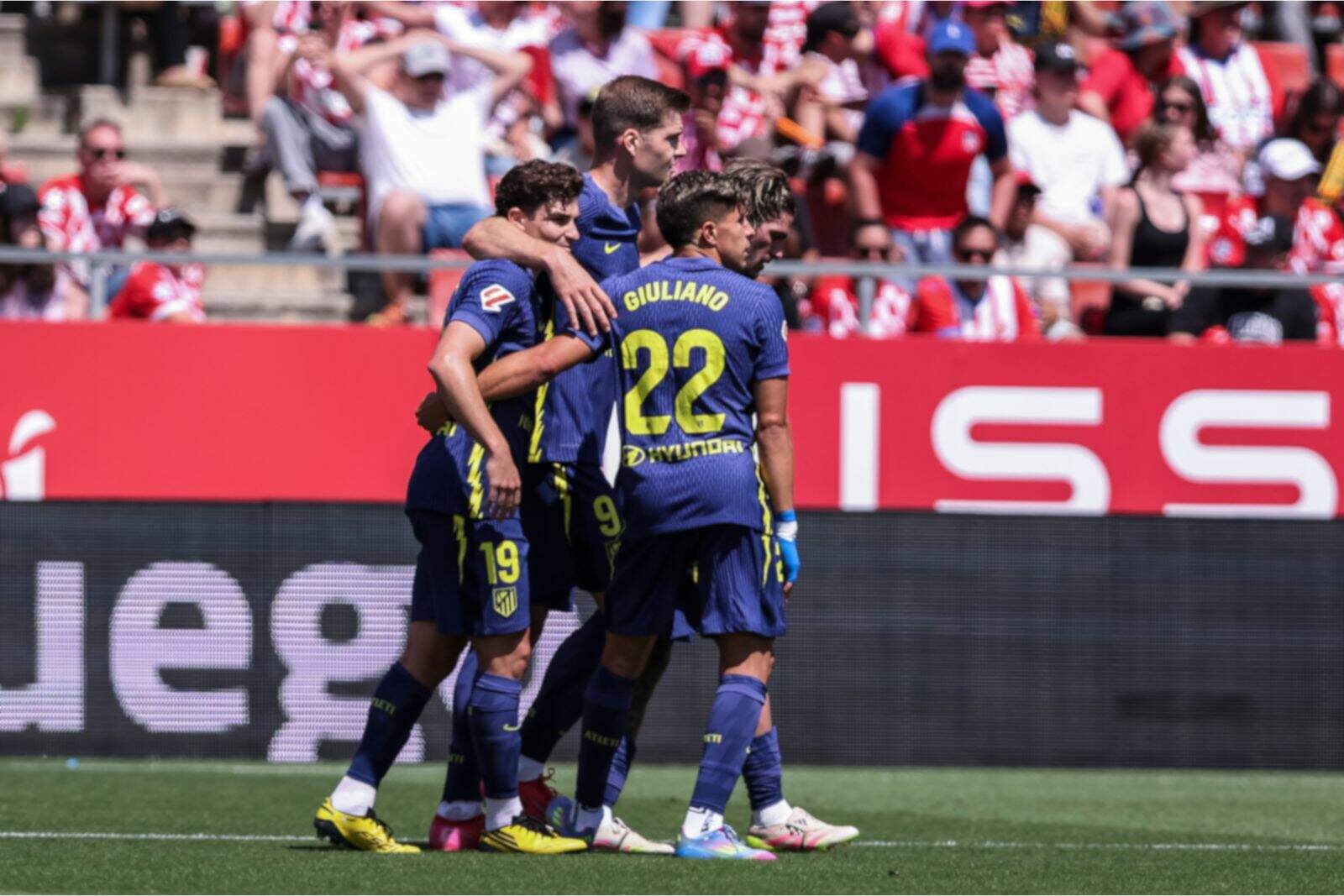 Sorloth celebrando un gol