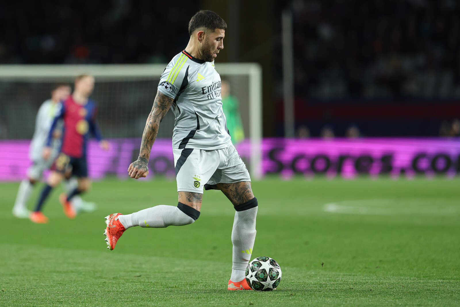 Otamendi ante el Barcelona