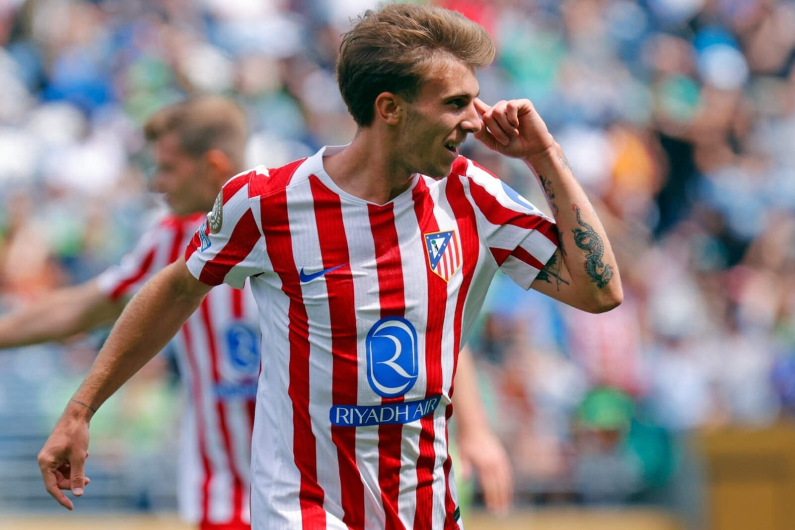 Barrios celebrando su primer gol