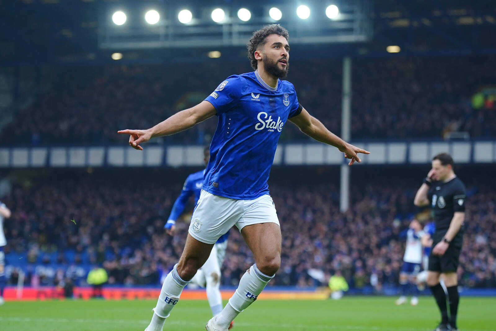 Calvert-Lewin celebrando un gol