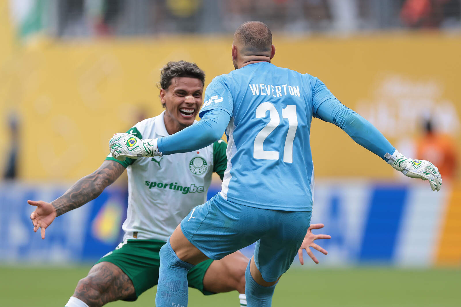 Ríchard Ríos celebrando