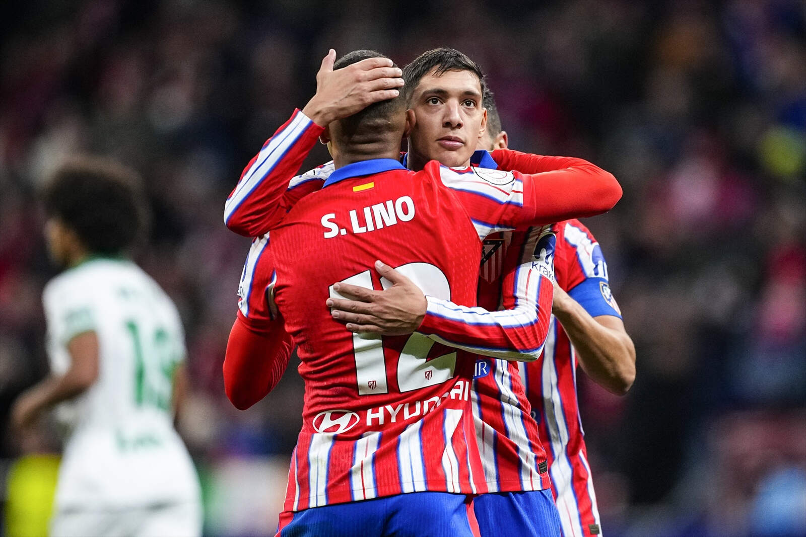 Lino celebrando un gol