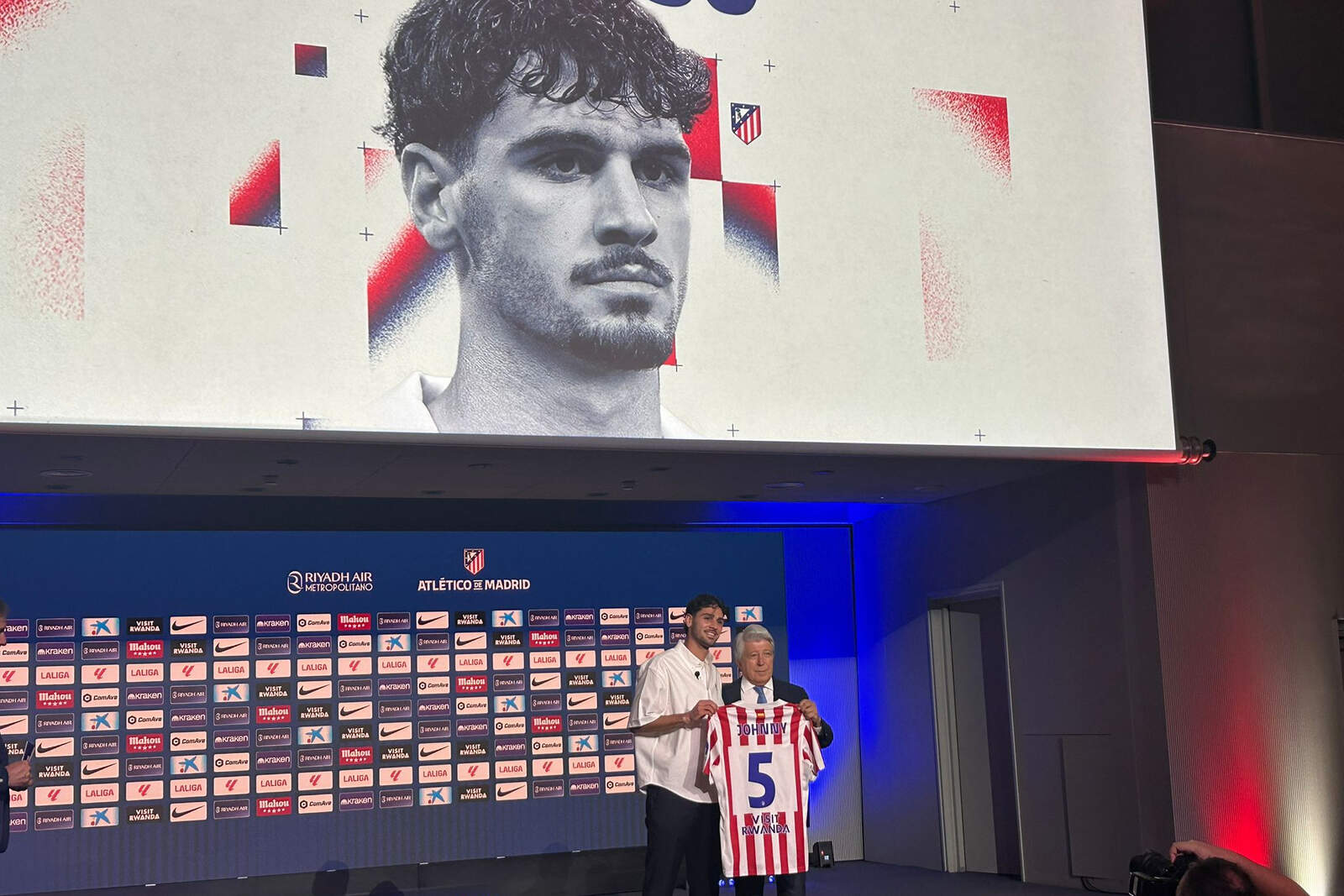 Su dorsal será el 5 de Tiago