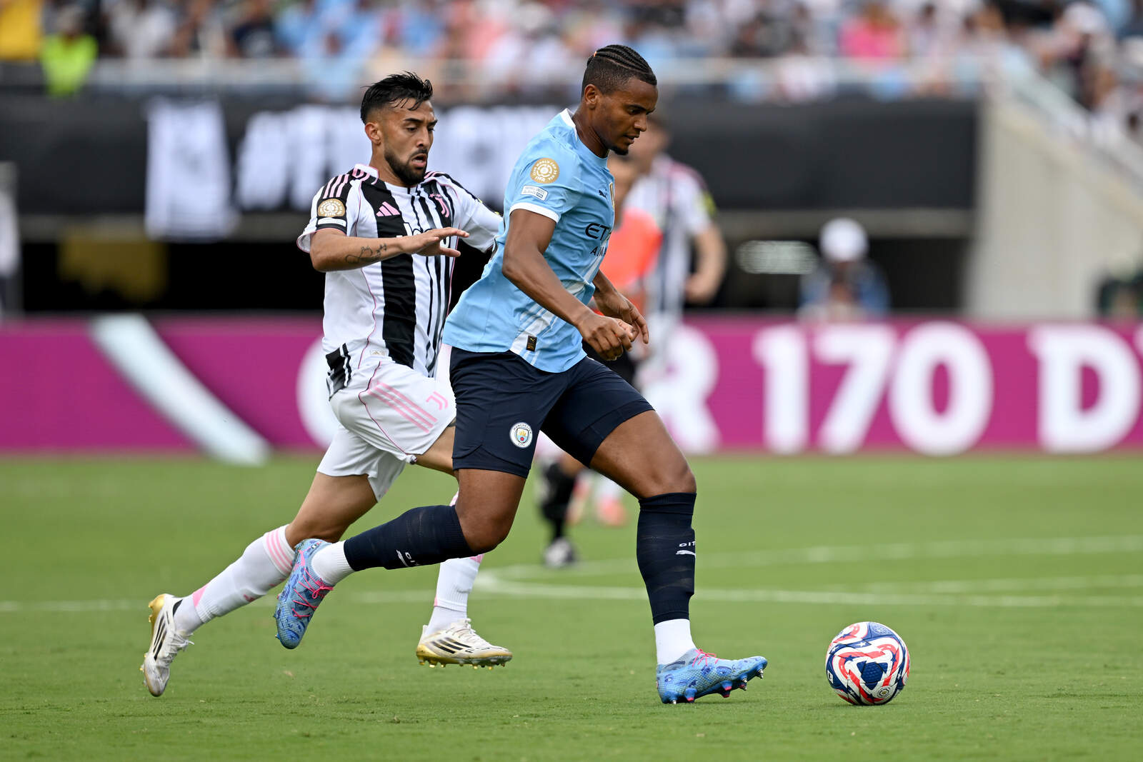 Nico González ante el Manchester City