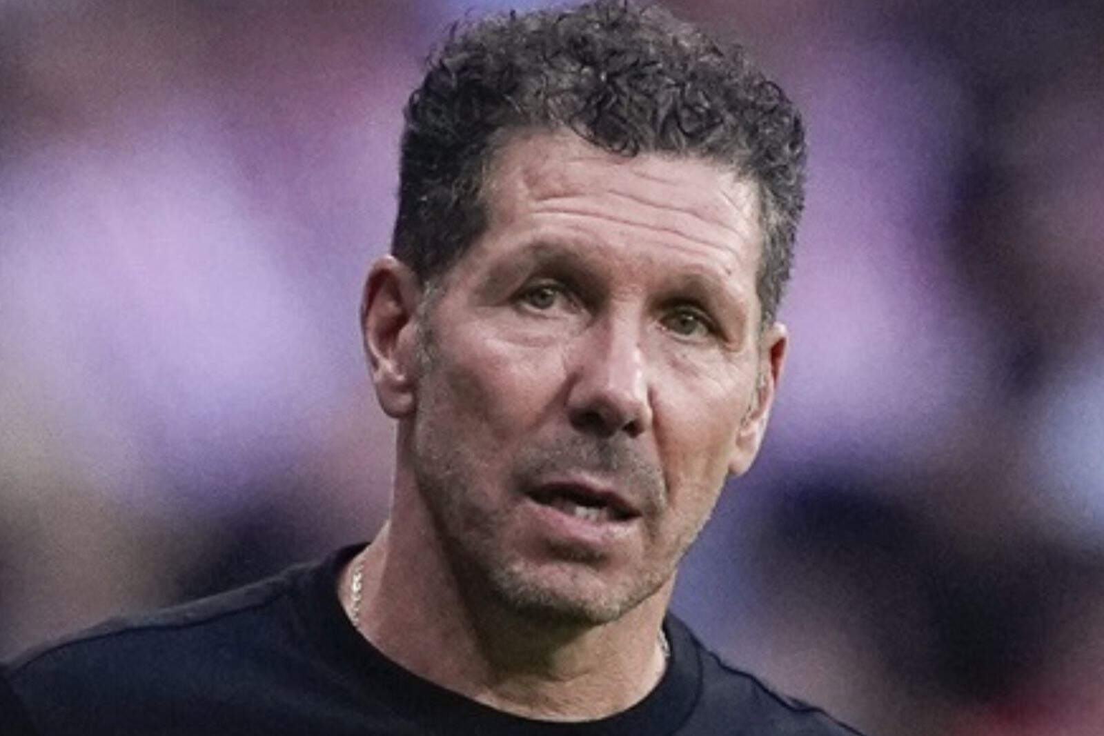 Simeone piensa en el once