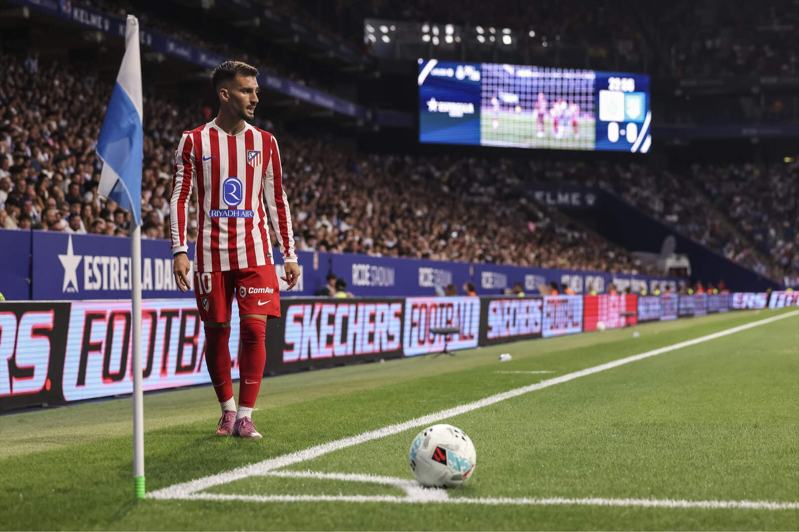 Baena ante el Espanyol