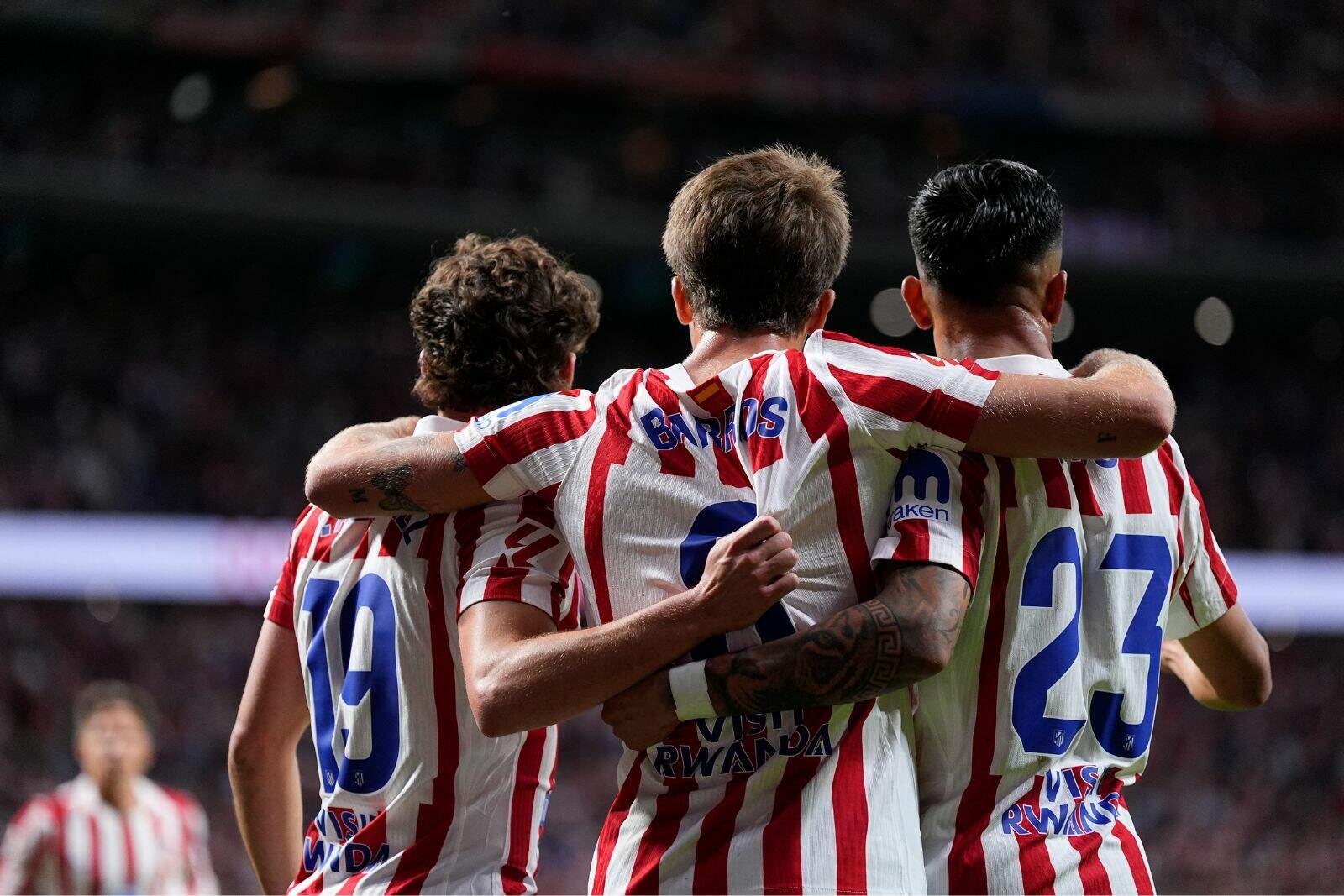 Los jugadores celebrando el primer gol