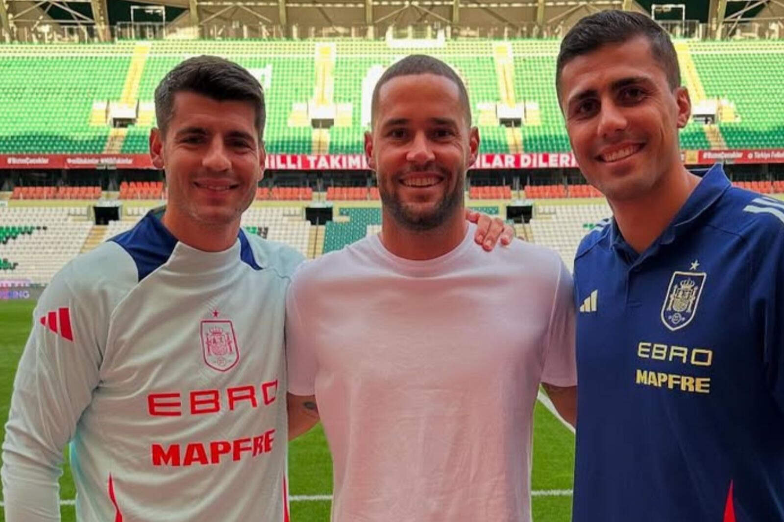 Mario Suárez junto a otros dos exatléticos como Morata y Rodri