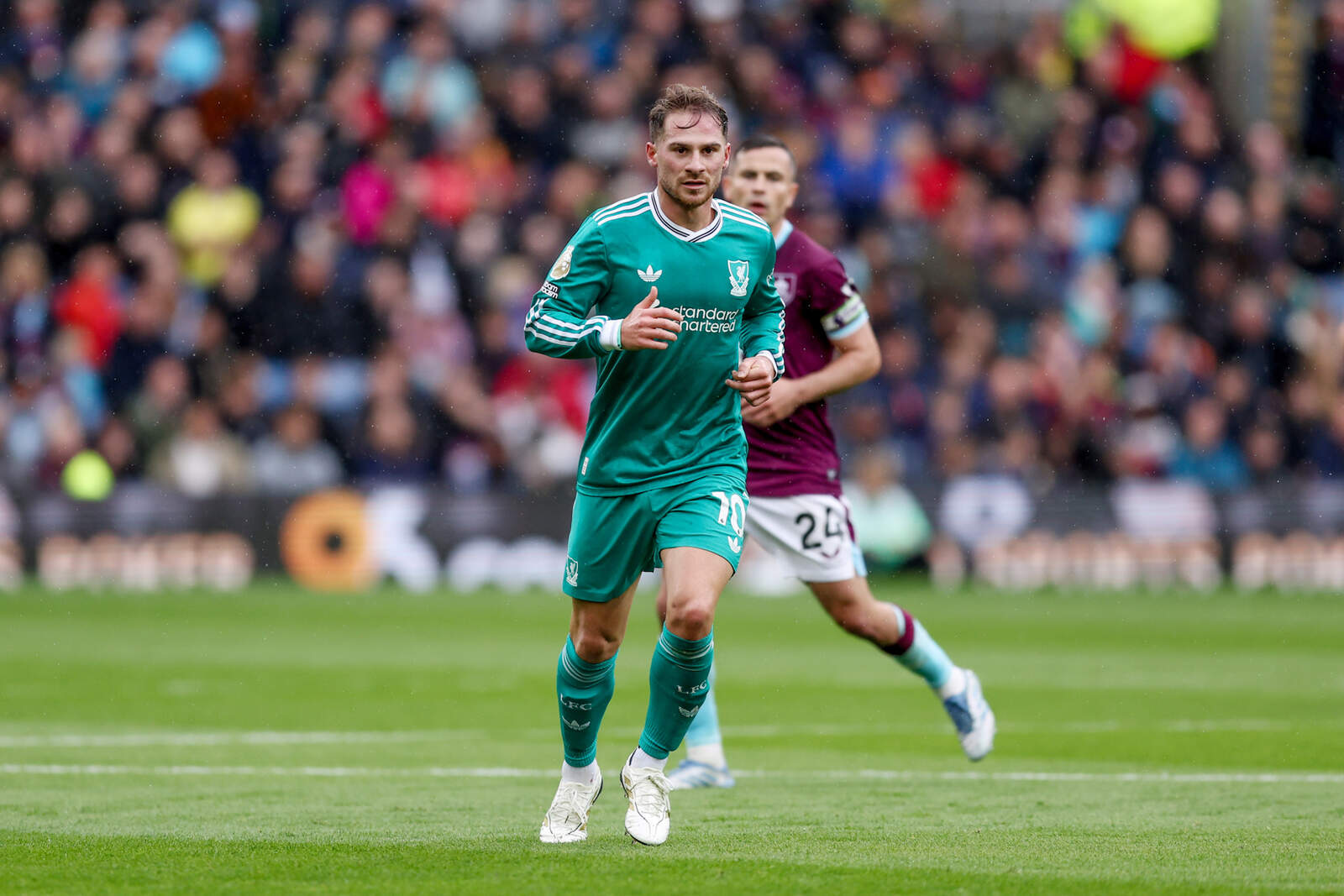 Mac Allister ante el Burnley