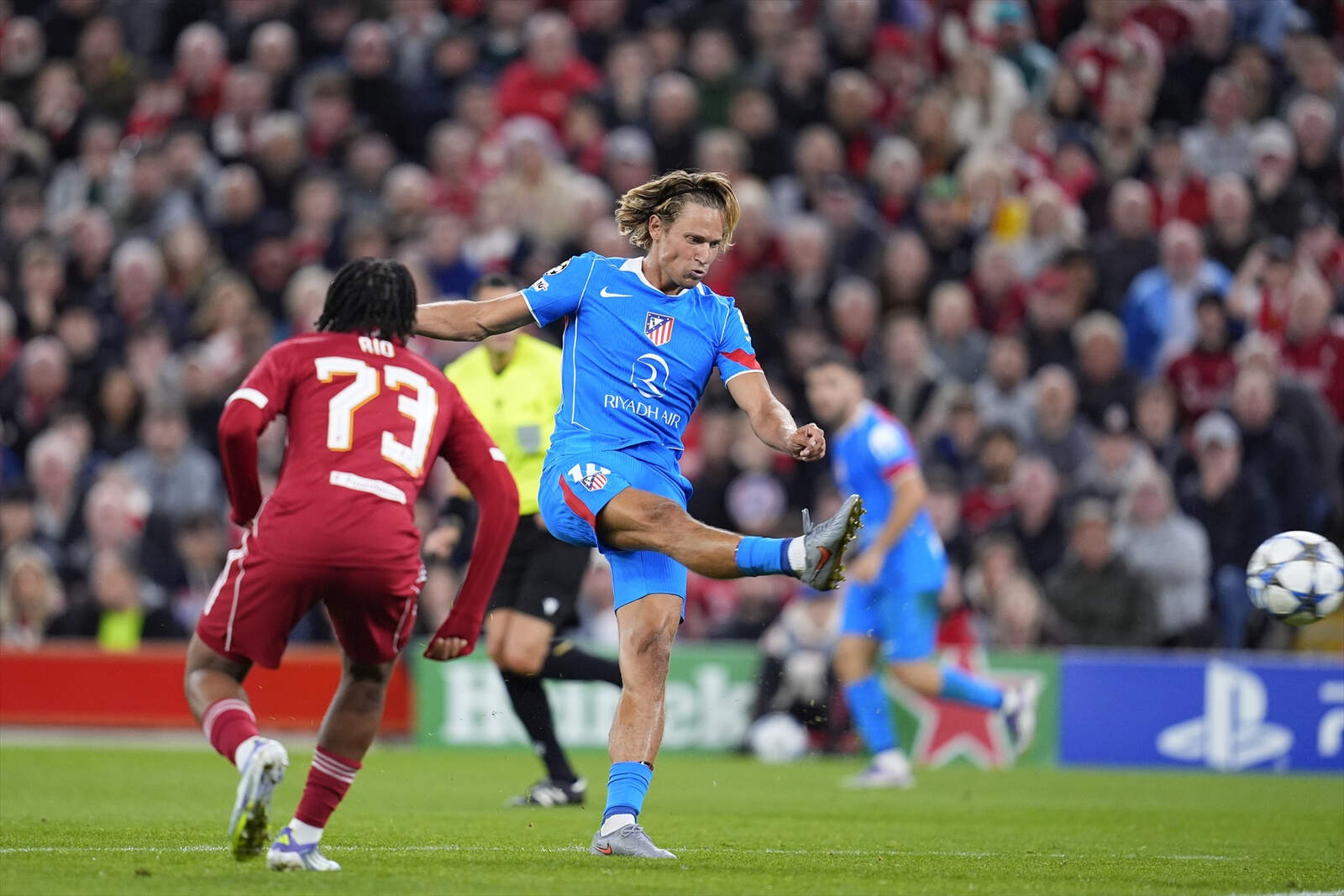 Marcos Llorente se fue con un doblete de Liverpool