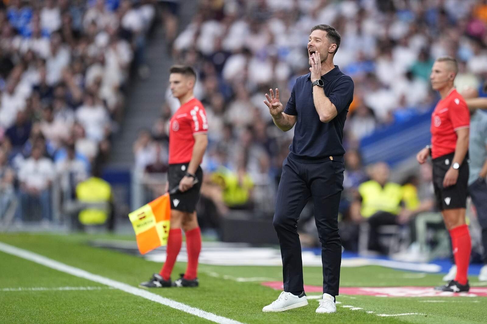 Xabi Alonso durante un partido