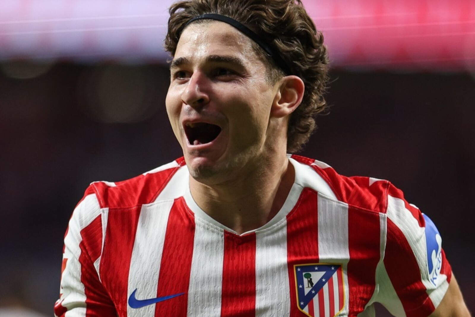 Julián sigue goleando