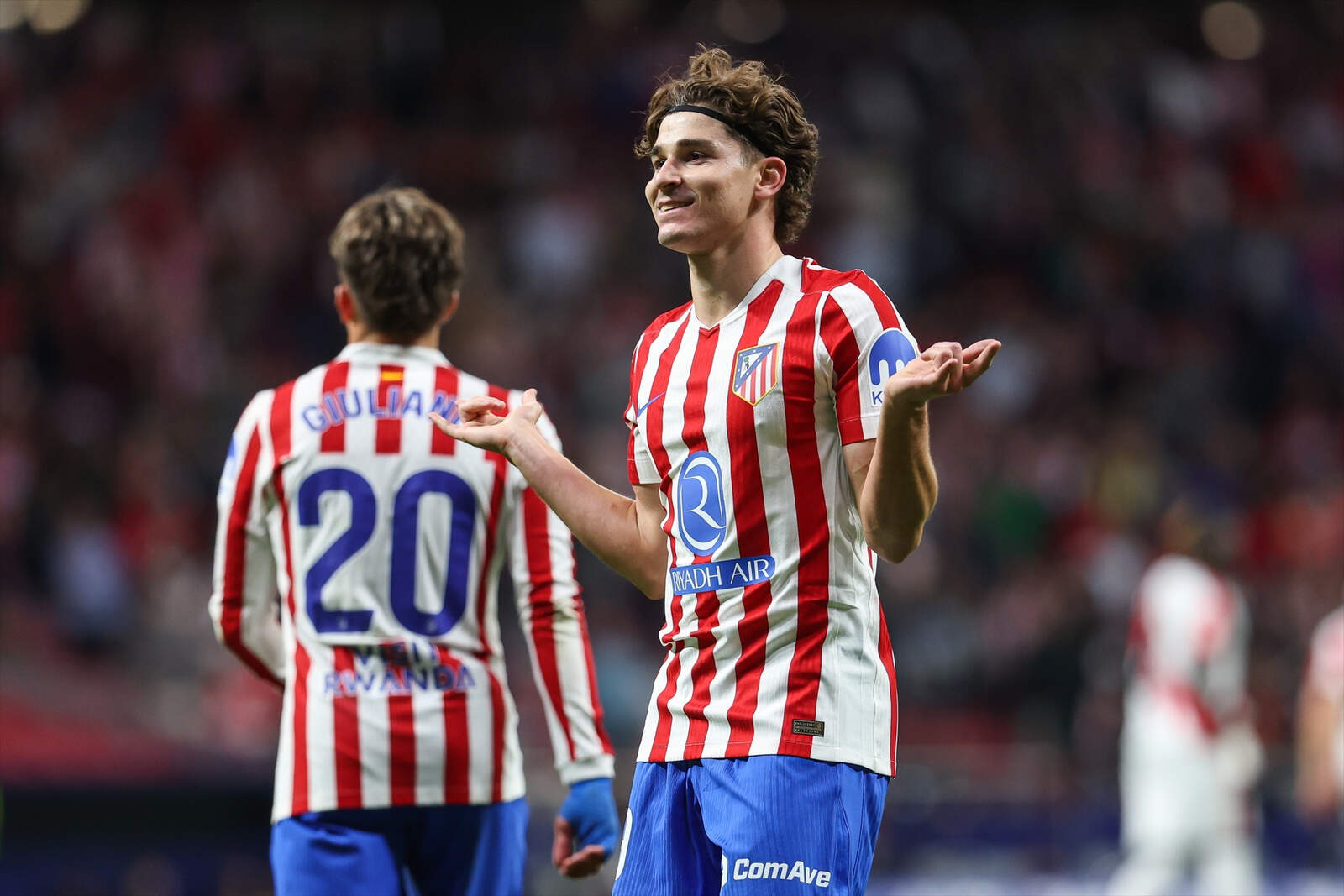 Julián Alvarez anotó un doblete para conseguir la goleada