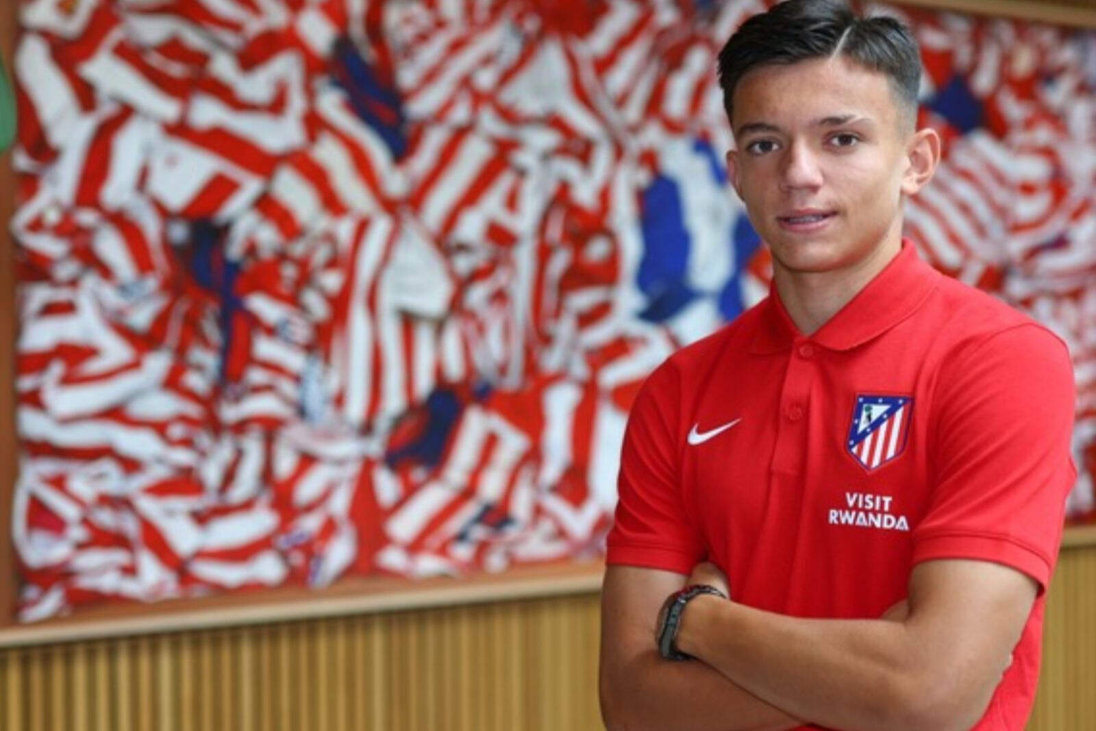 Rubén Gómez acaba de firmar su primer contrato con 16 años