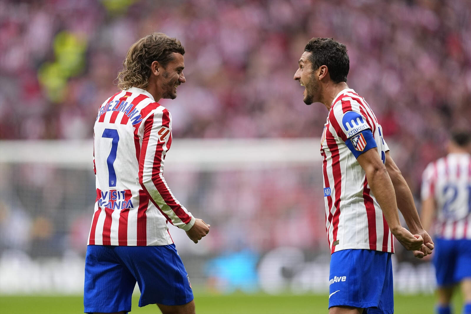 Griezmann junto a Koke