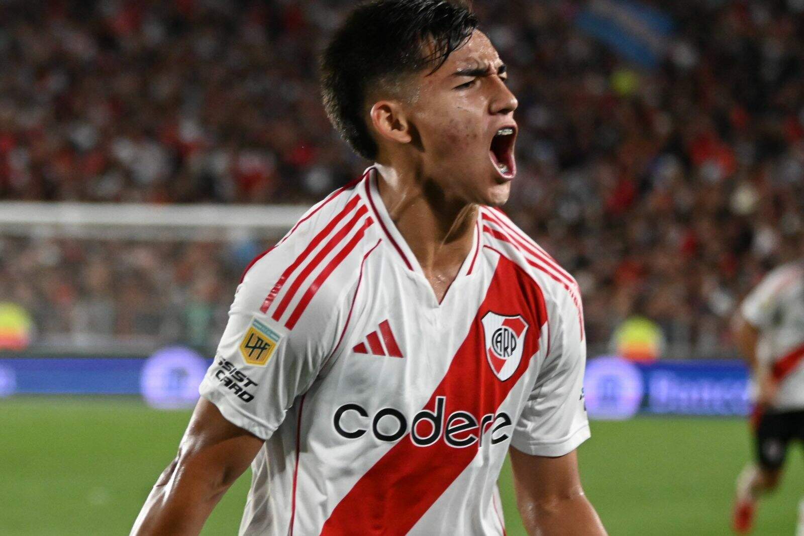 Ian Subiabre celebrando un gol