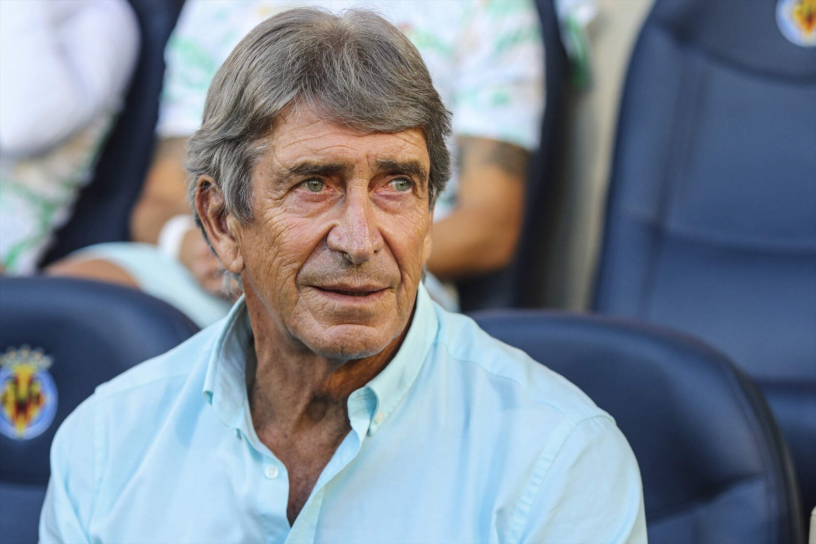 El técnico verdiblanco le gano la batalla al Cholo | Fuente @Canva y @realbetis)