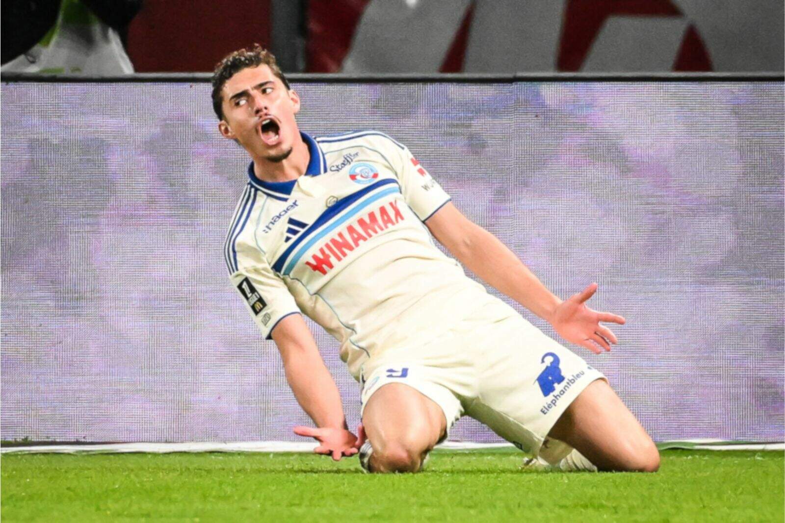 Panichelli celebrando un gol ante el PSG