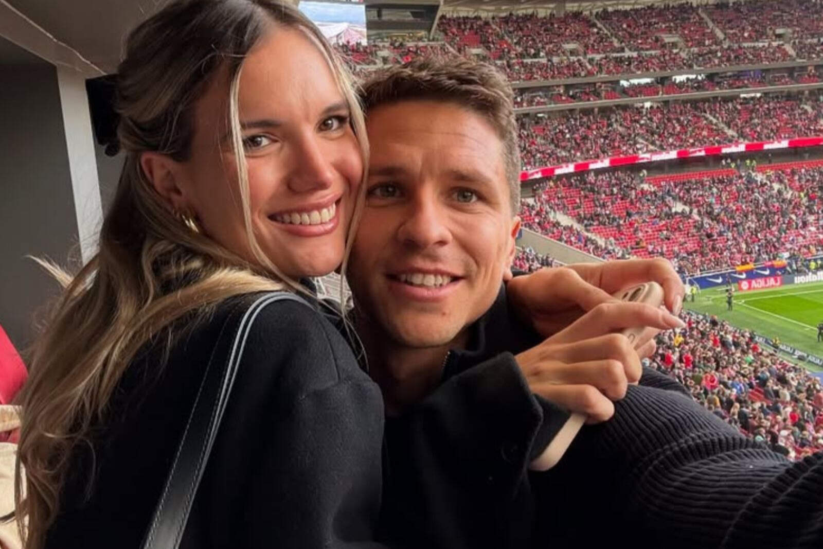 Gianluca Simeone y Eva Bargiela en el Metropolitano
