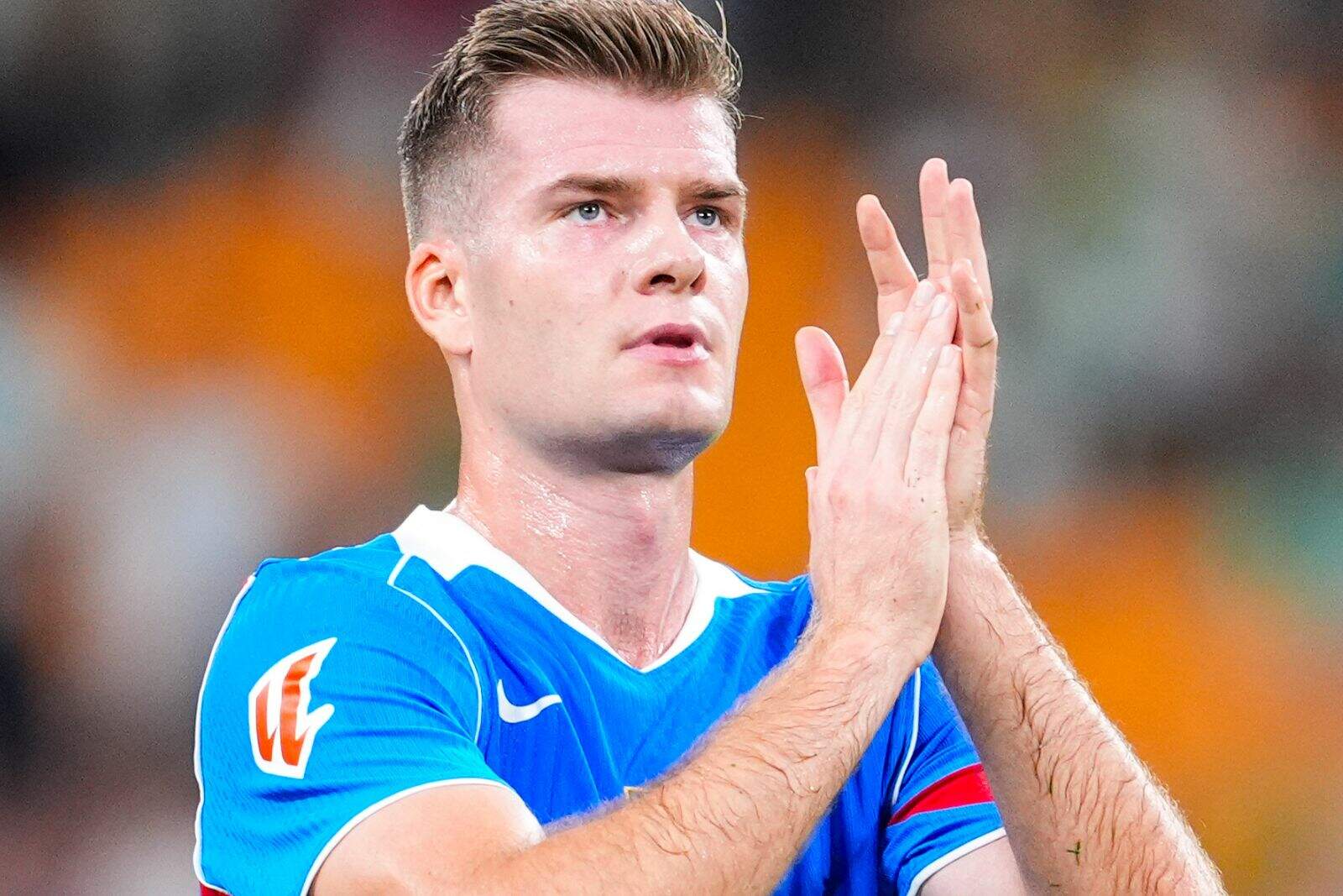 Alex Sorloth no quiere salir