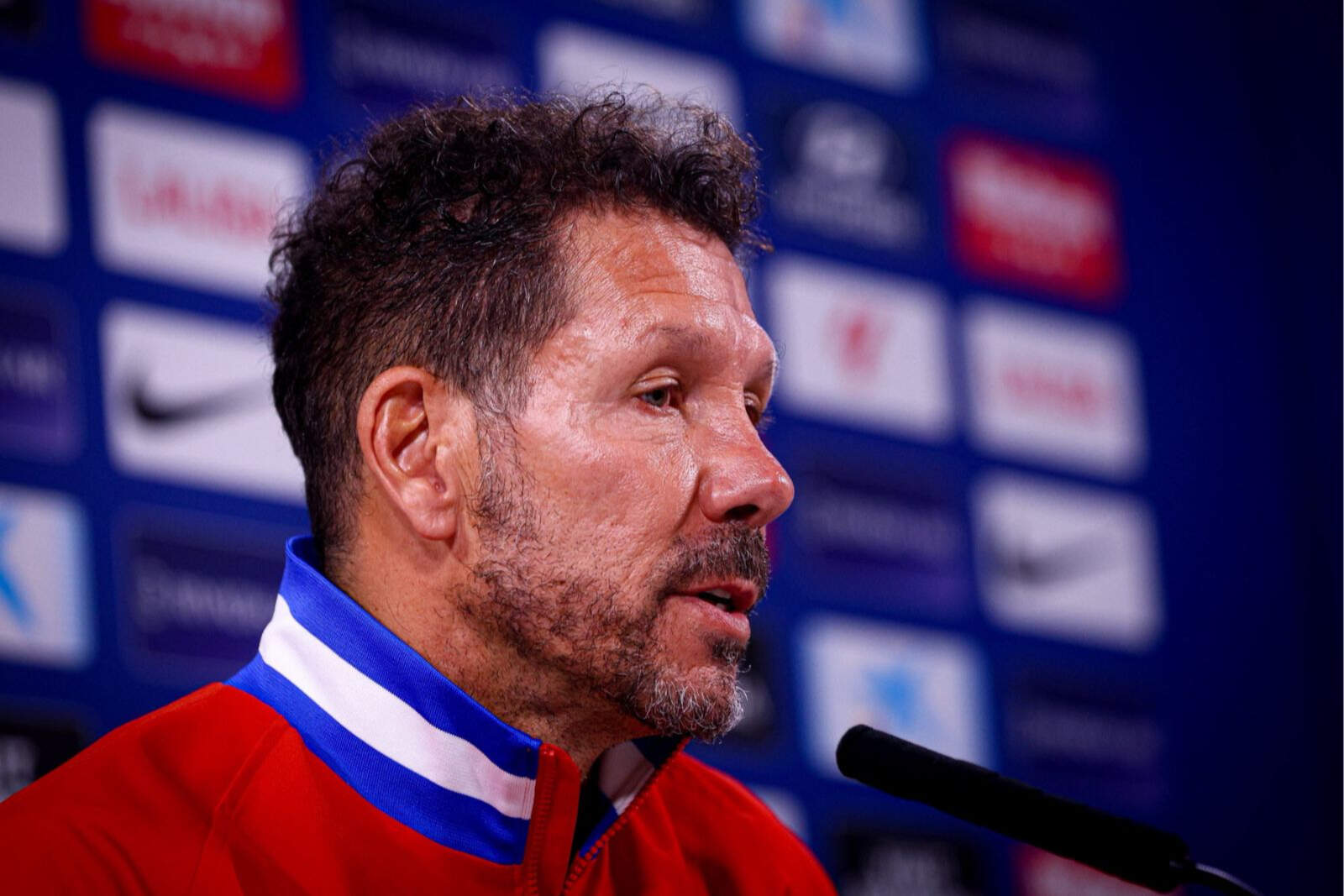Simeone piensa en su alineación