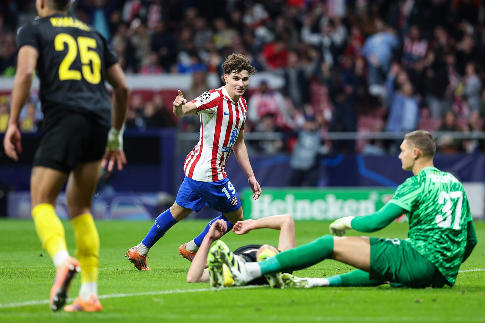 Julián celebrando su gol