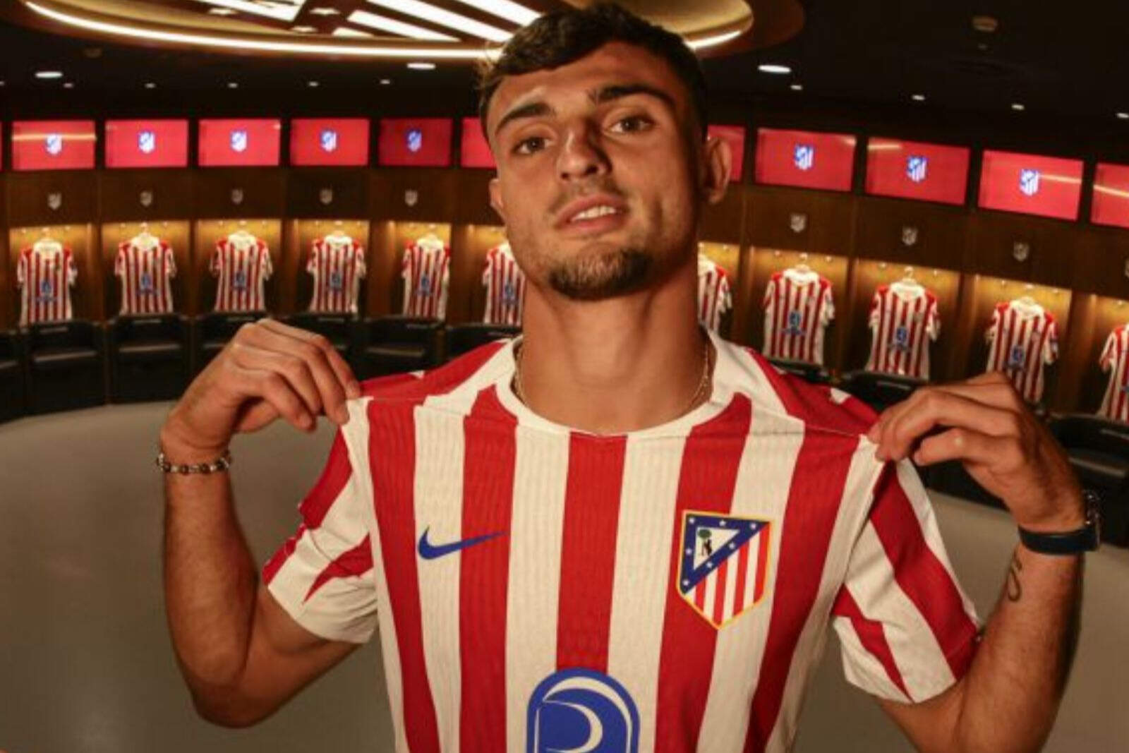 Marc Pubill con el Atlético de Madrid