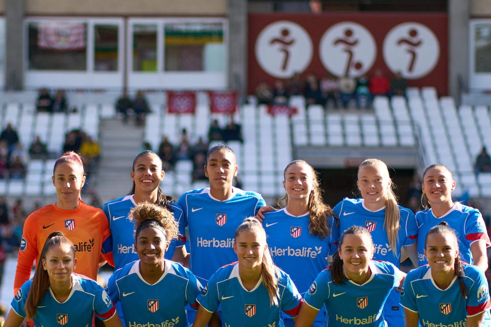 Un DUX con una menos se complica la vida ante el Atlético