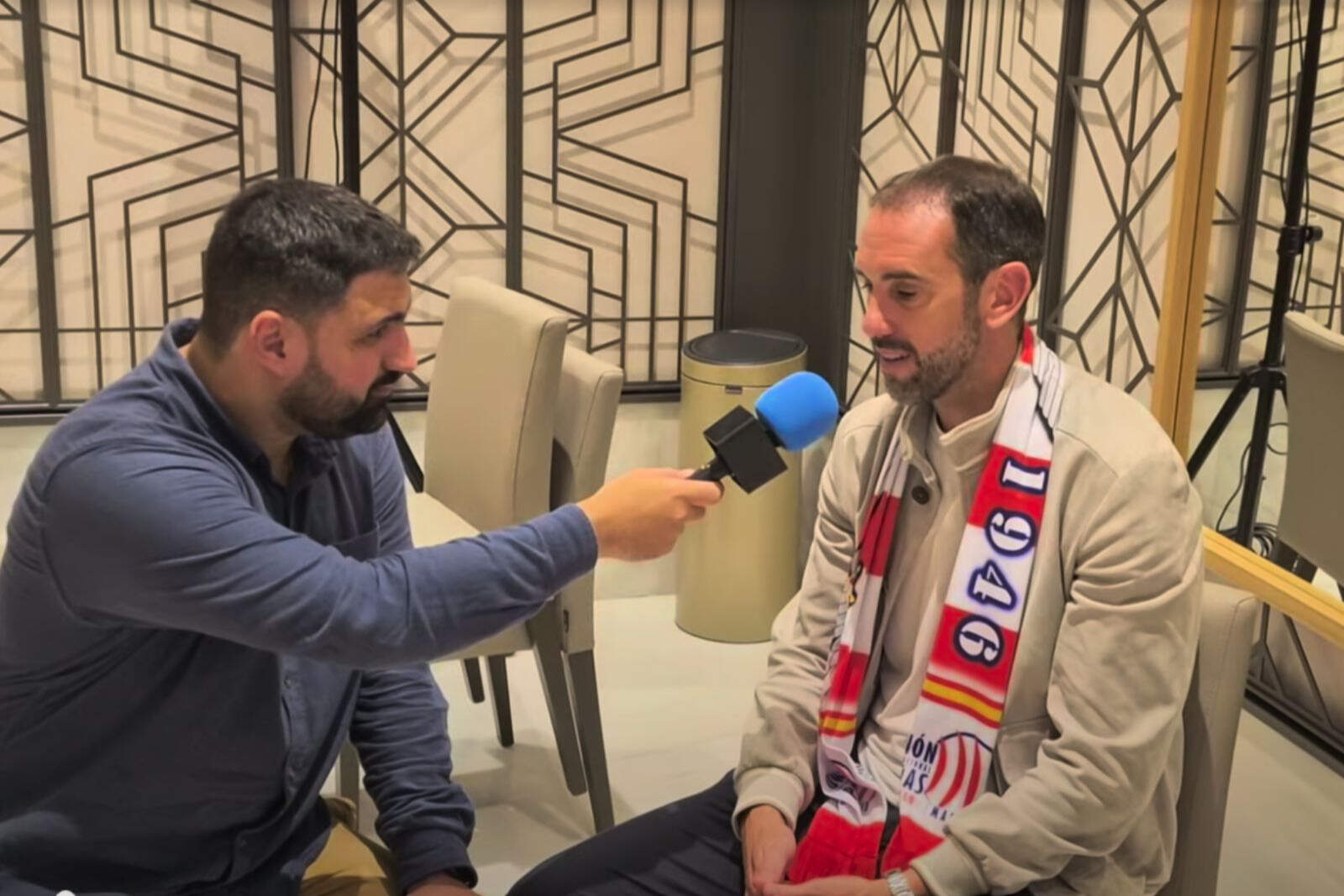 Godín atiende a EstoesAtleti