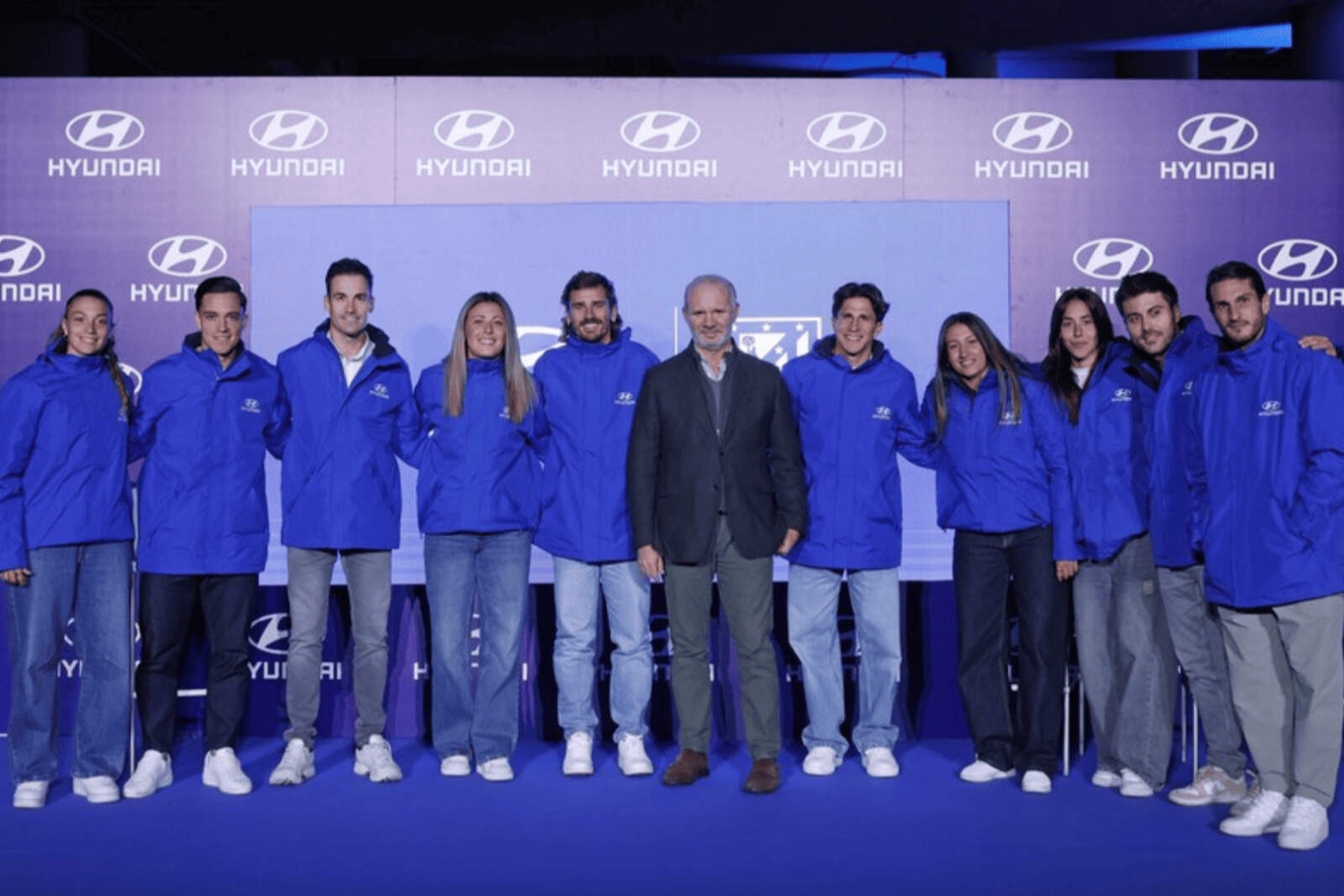 Hyundai hizo entrega de sus nuevos coches a los jugadores rojiblancos